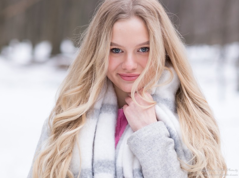 Oksana - a 19-year-old natural blonde girl photographed by Serhiy Lvivsky in March 2021, picture 33