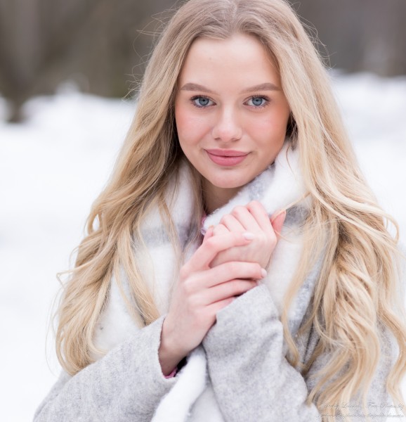Oksana - a 19-year-old natural blonde girl photographed by Serhiy Lvivsky in March 2021, picture 41