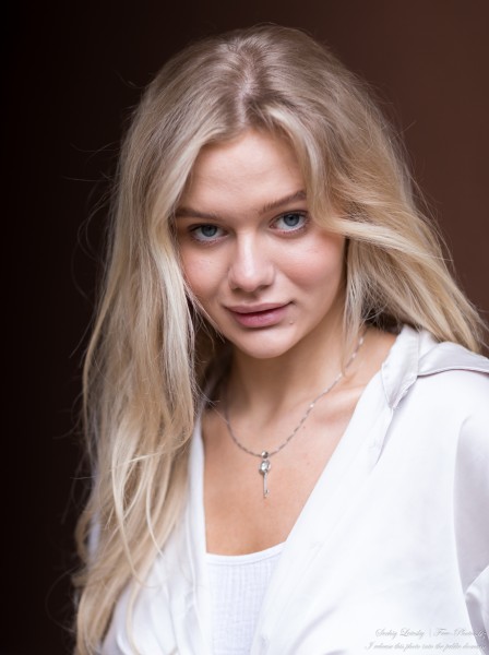 Oksana - a natural blonde 19-year-old girl photographed in July 2021 by Serhiy Lvivsky, picture 18