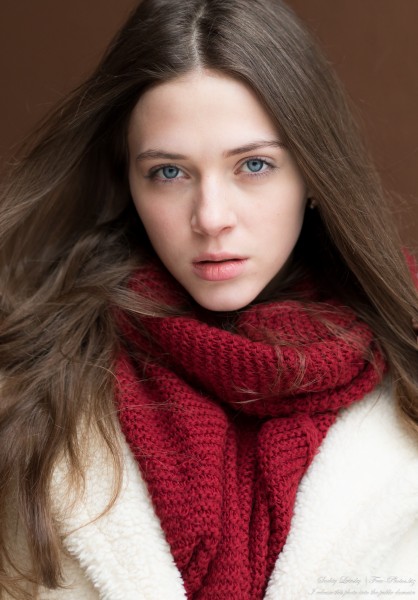 Sophia - a 17-year-old girl with blue eyes photographed by Serhiy Lvivsky in January 2022, picture 3