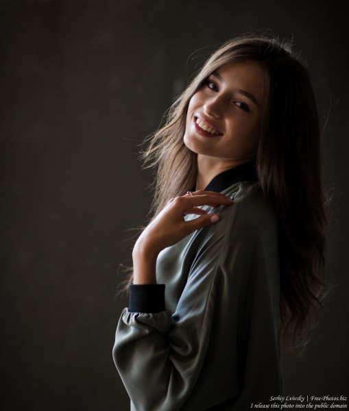 Sophia - a 19-year-old brunette girl, photographed by Serhiy Lvivsky in June 2018, picture 15