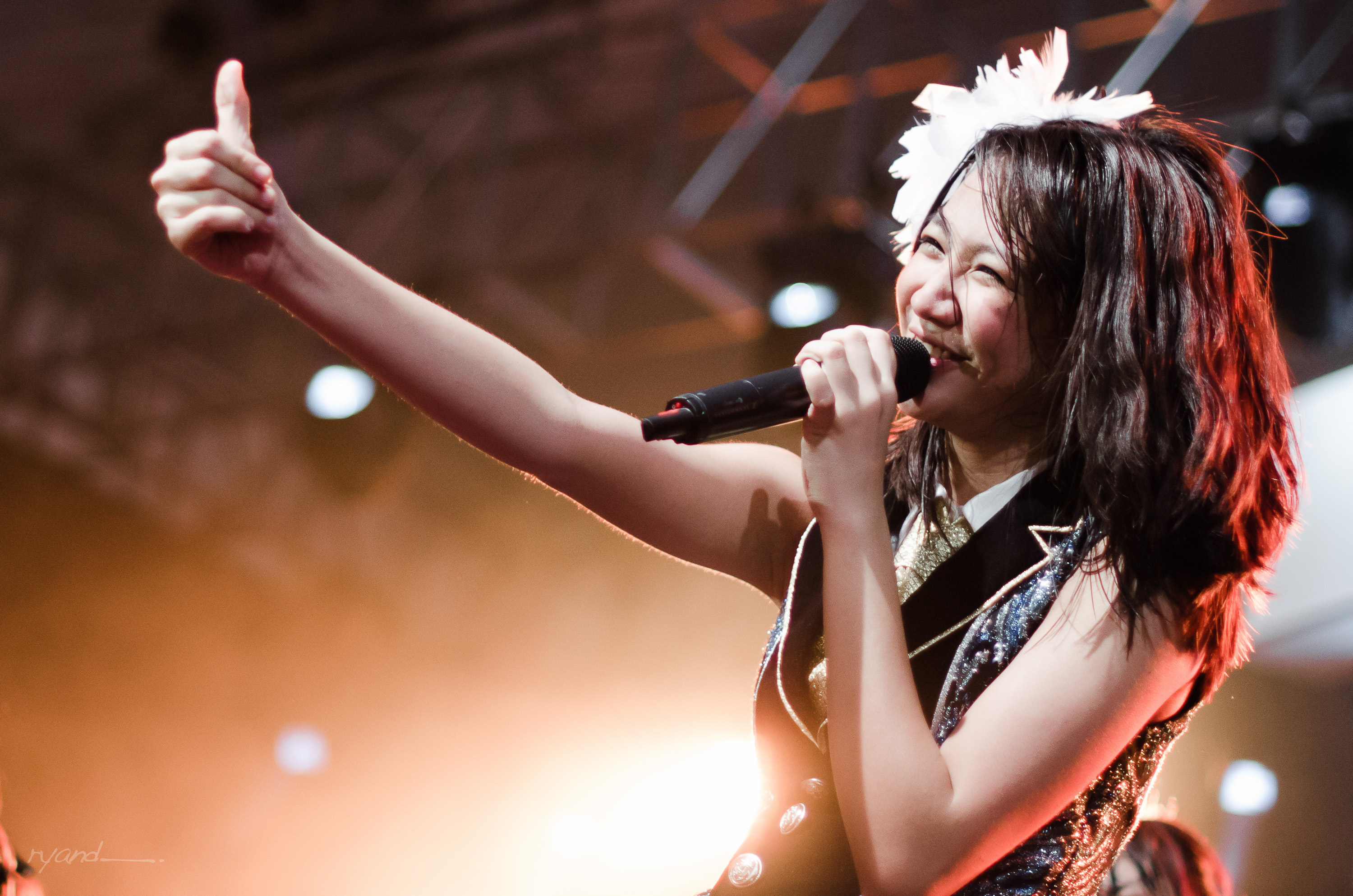 Shania Junianatha (12907518884)