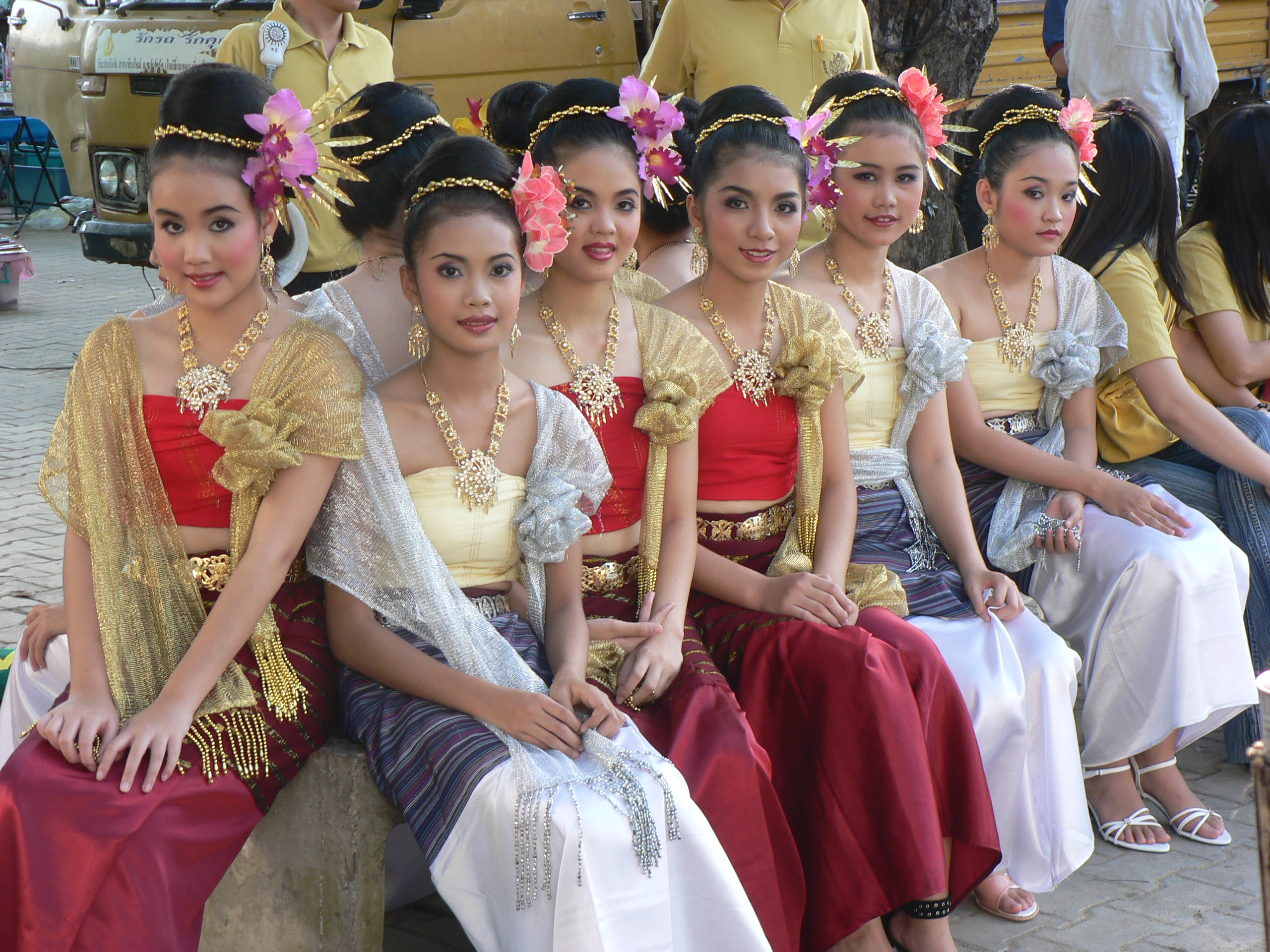 Thai traditional costumes Chiang Mai 2005 033