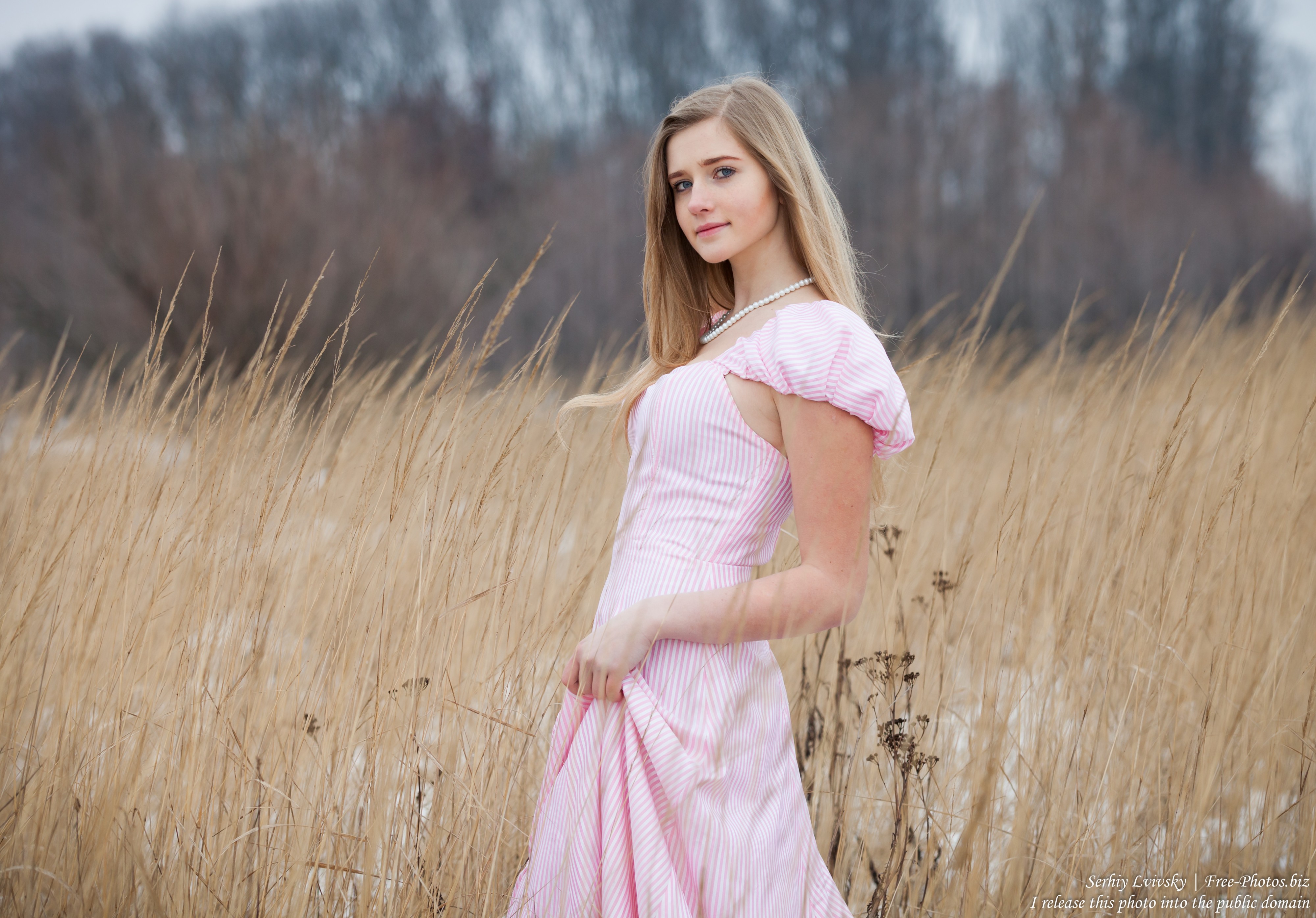 Photo of a natural blond 17-year-old girl photographed by Serhiy.