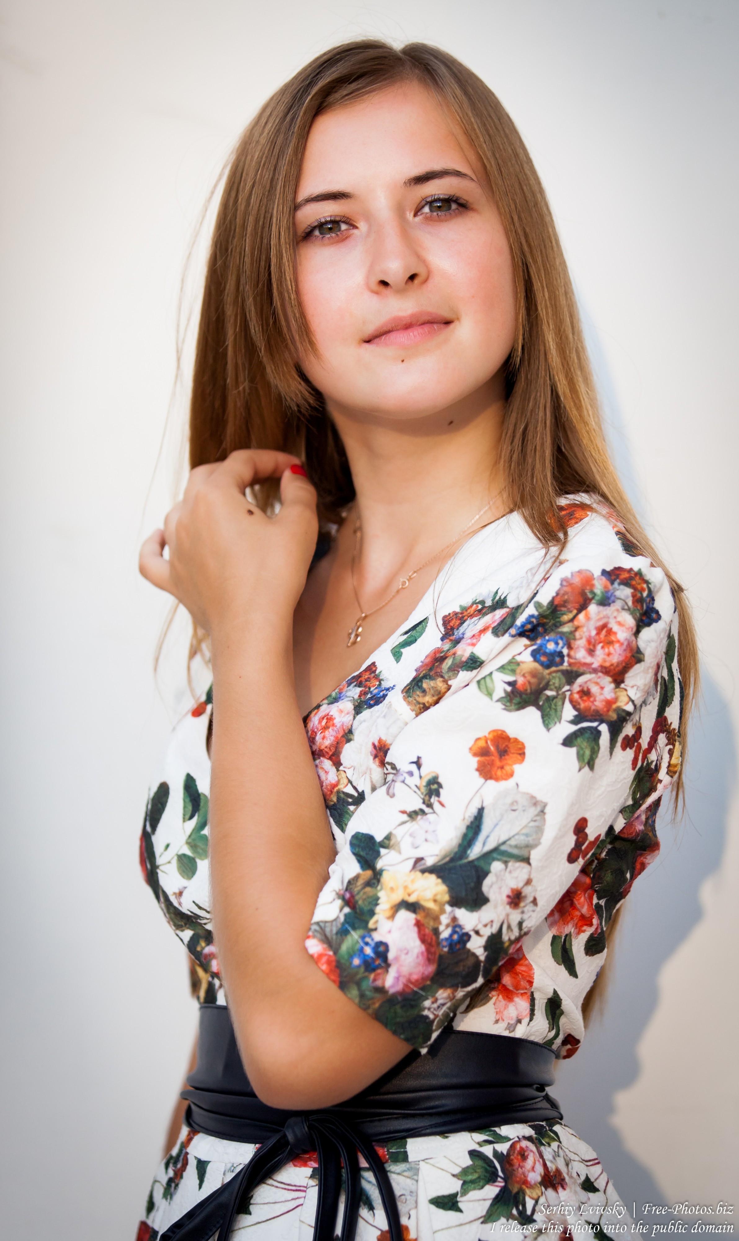 an 18-year-old girl photographed by Serhiy Lvivsky in August 2015, picture 6