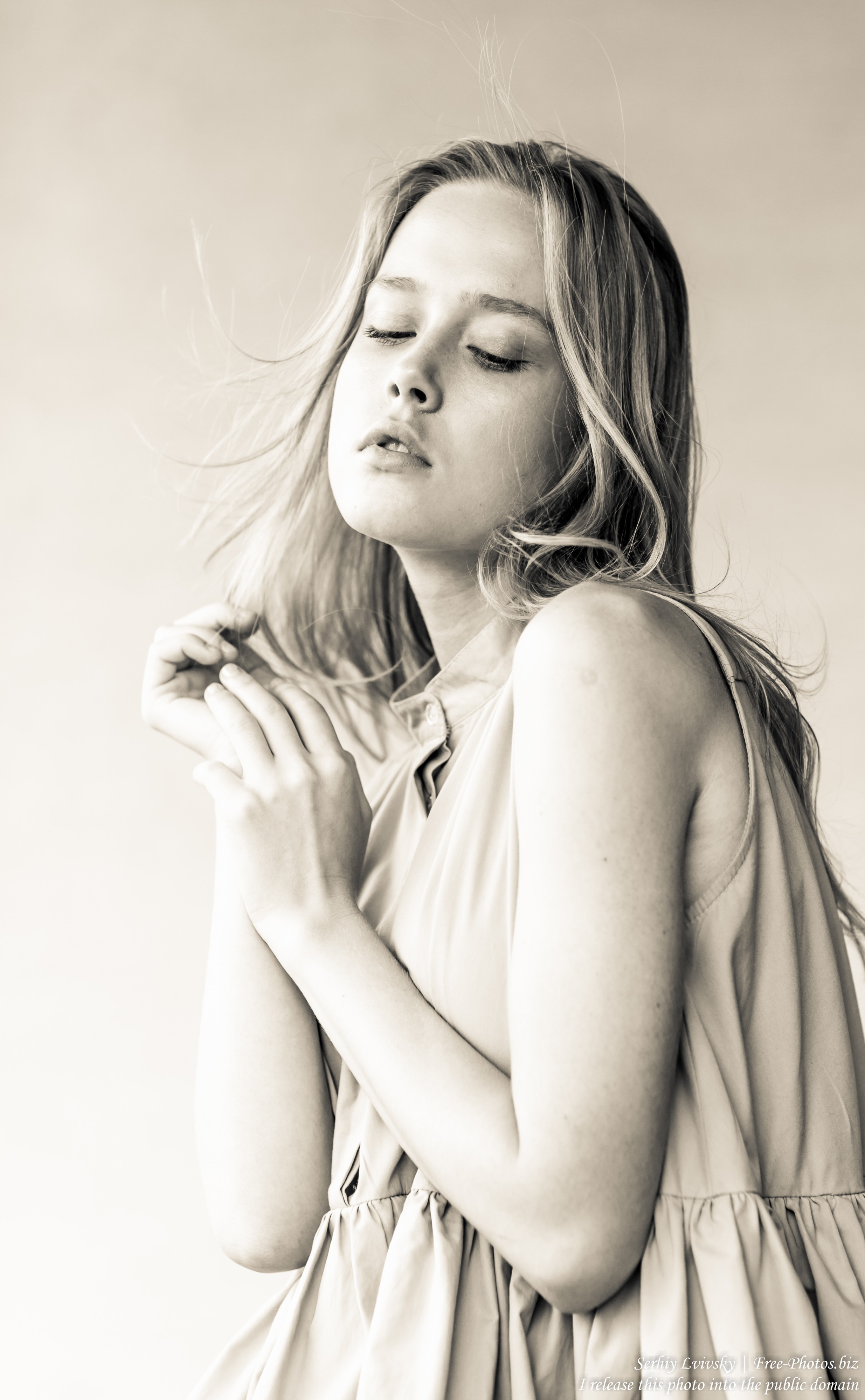Ania - an 18-year-old natural blonde girl photographed in June 2019 by Serhiy Lvivsky, picture 18