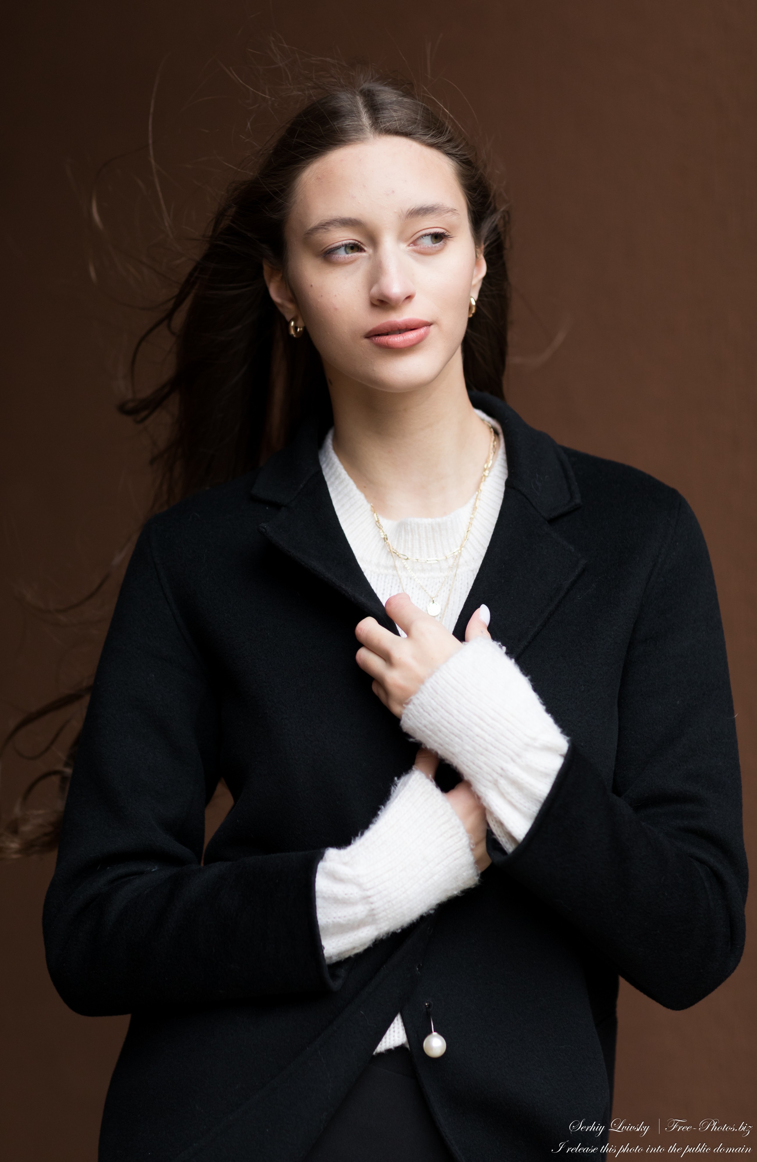 Anna - a 17-year-old ballerina photographed in November 2021 by Serhiy Lvivsky, picture 15