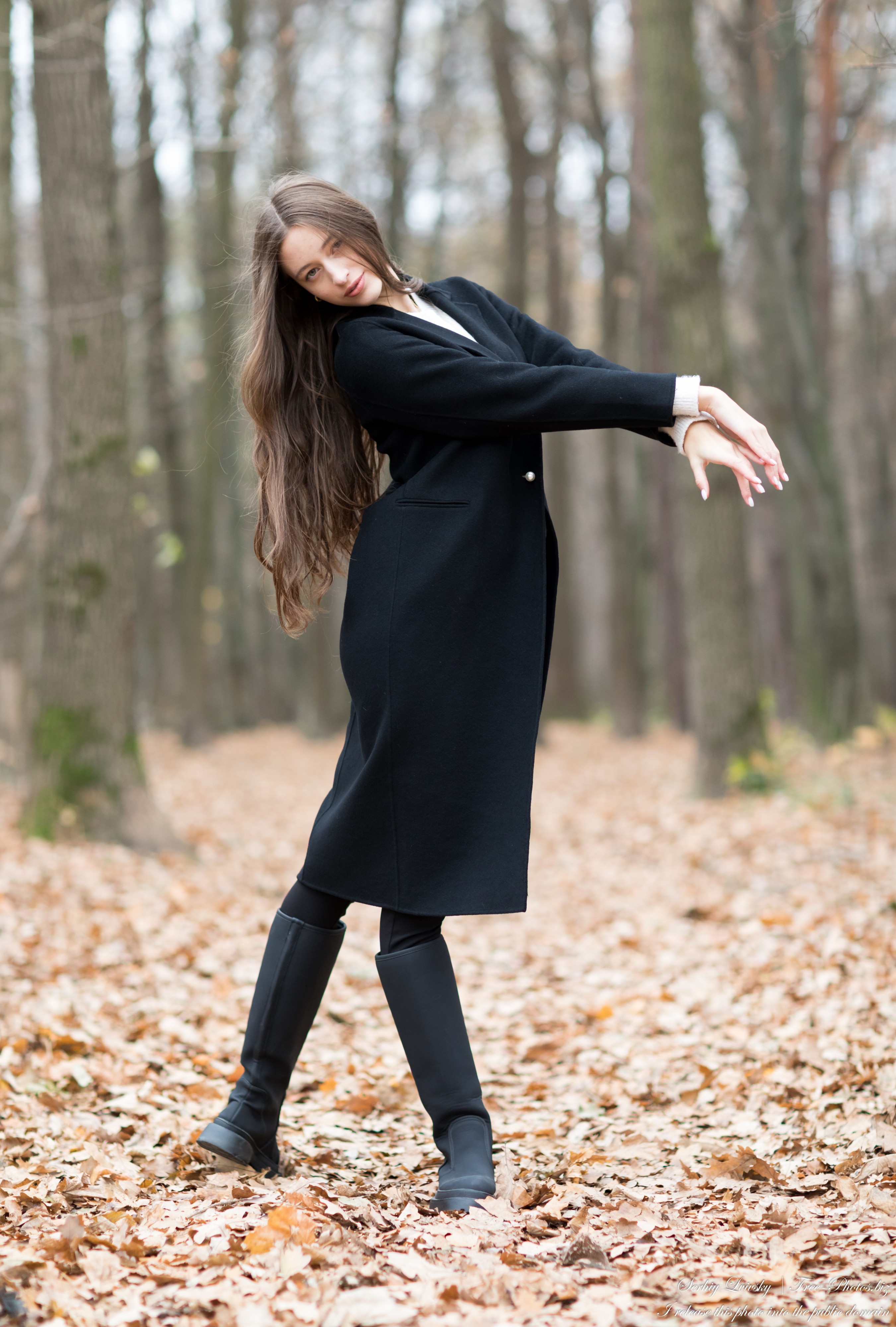 Anna - a 17-year-old ballerina photographed in November 2021 by Serhiy Lvivsky, picture 25