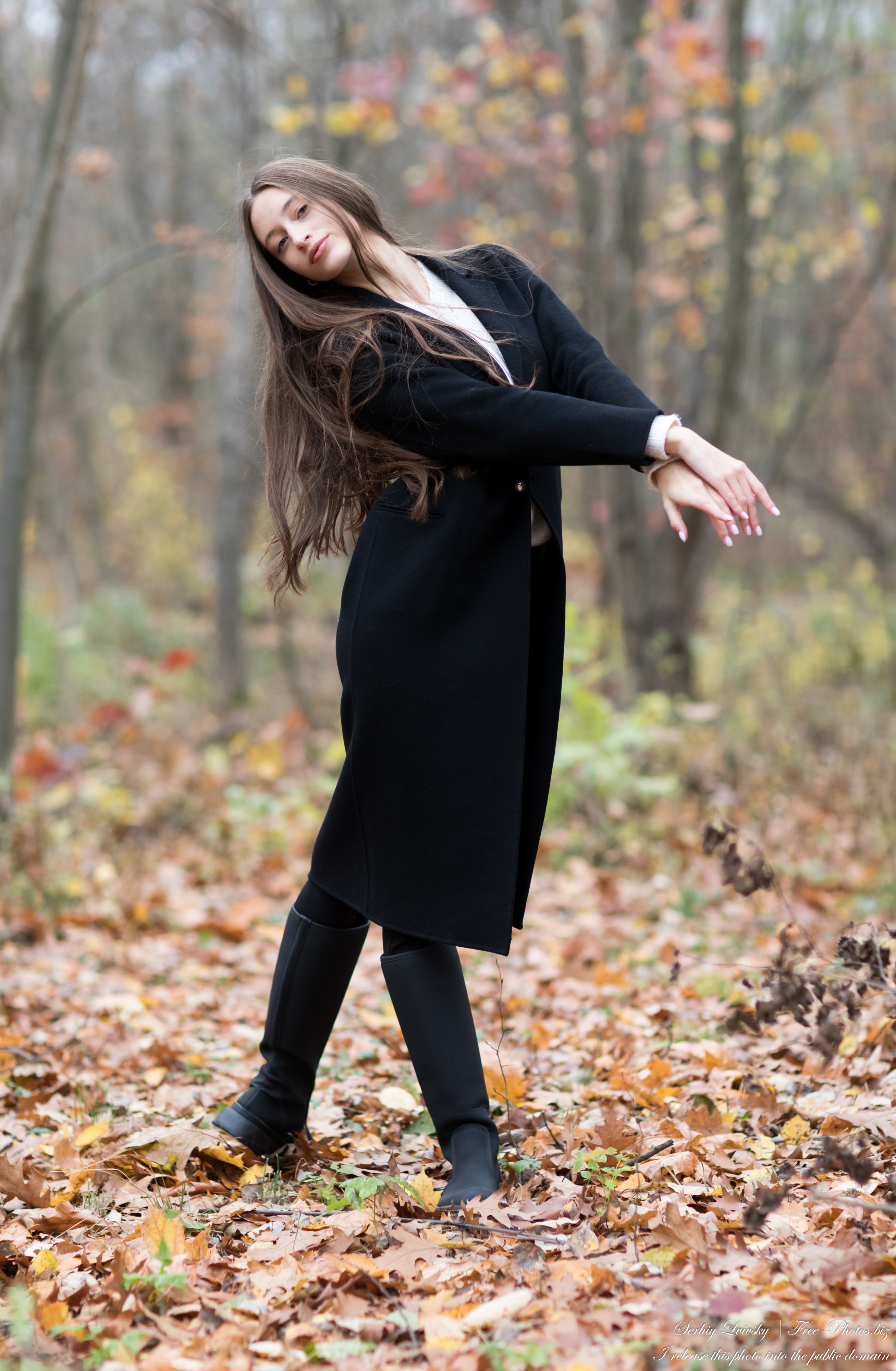 Anna - a 17-year-old ballerina photographed in November 2021 by Serhiy Lvivsky, picture 27