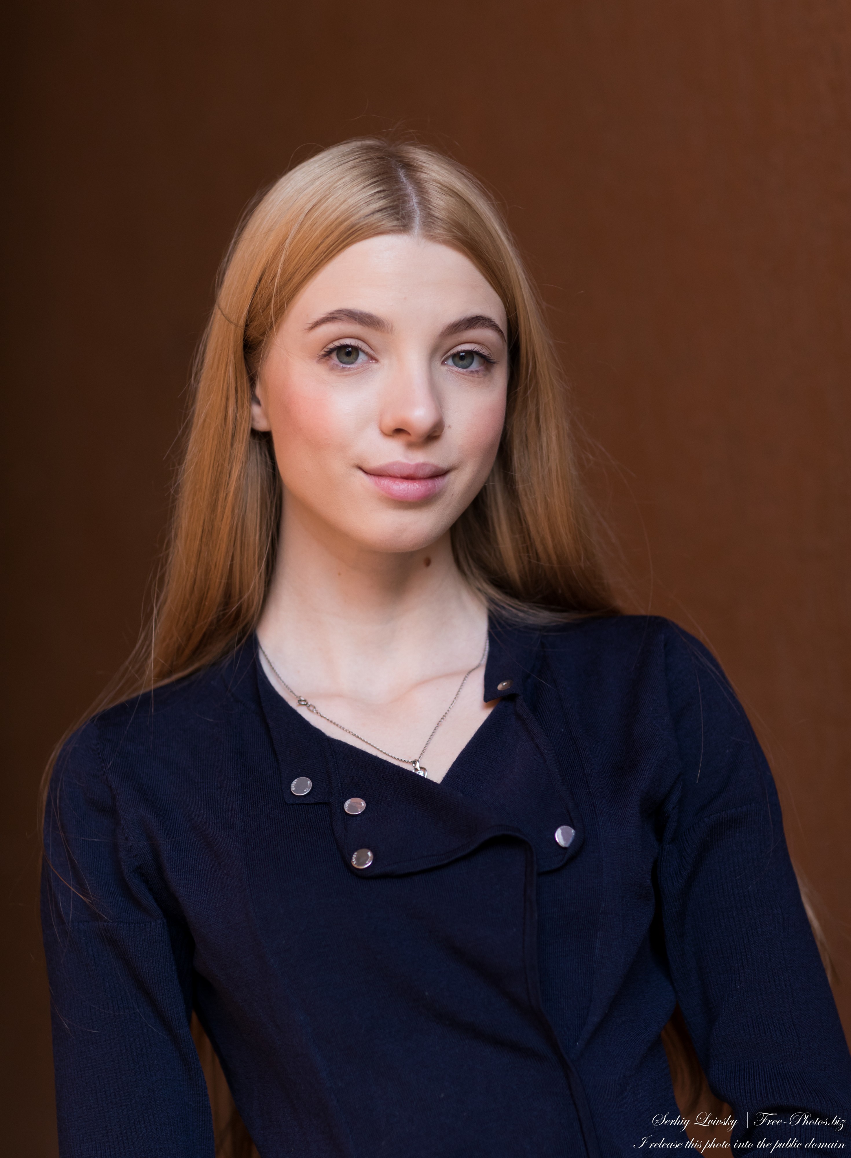 Anna - an 18-year-old girl photographed in October 2020 by Serhiy Lvivsky, picture 17