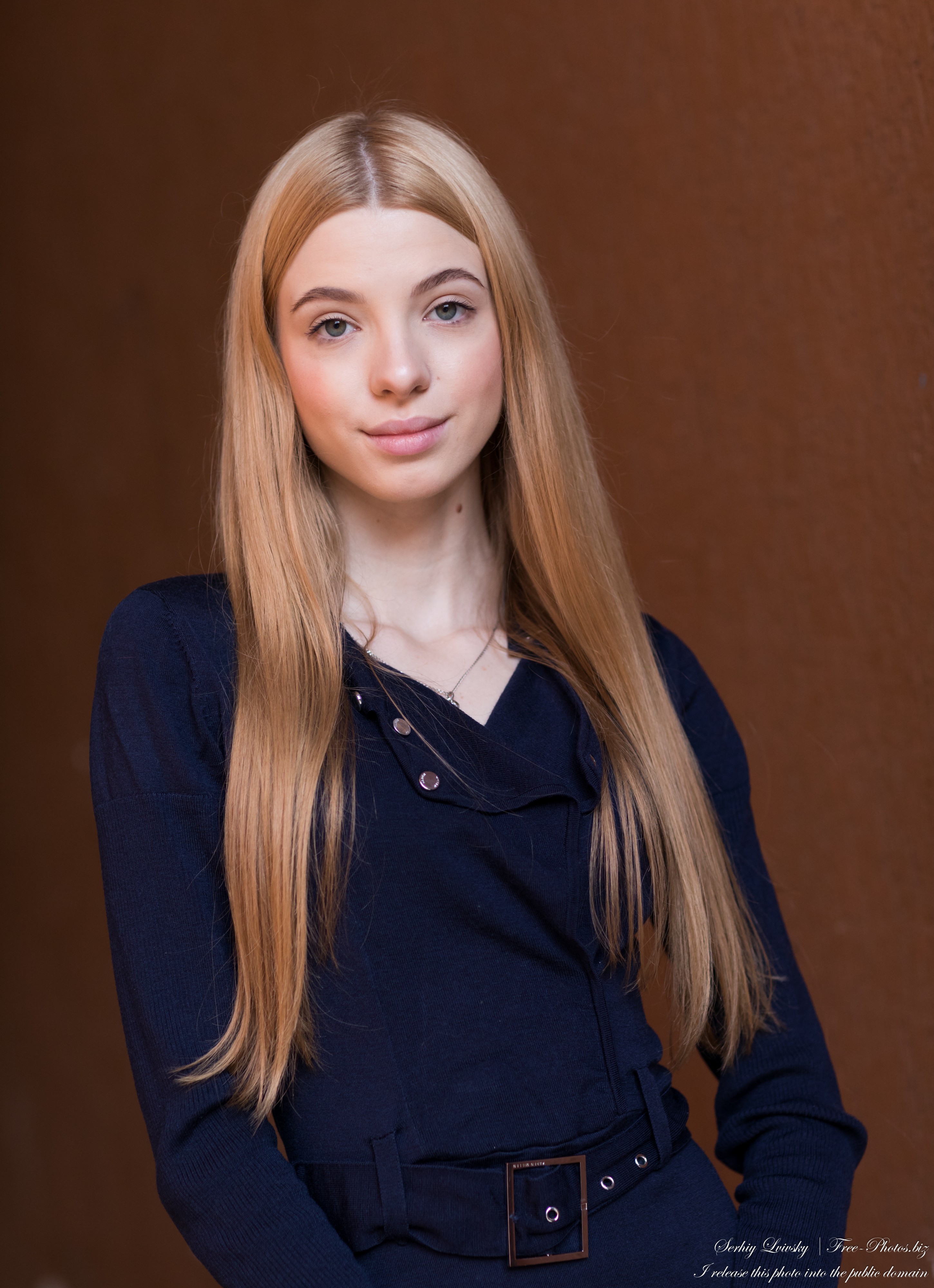 Anna - an 18-year-old girl photographed in October 2020 by Serhiy Lvivsky, picture 18