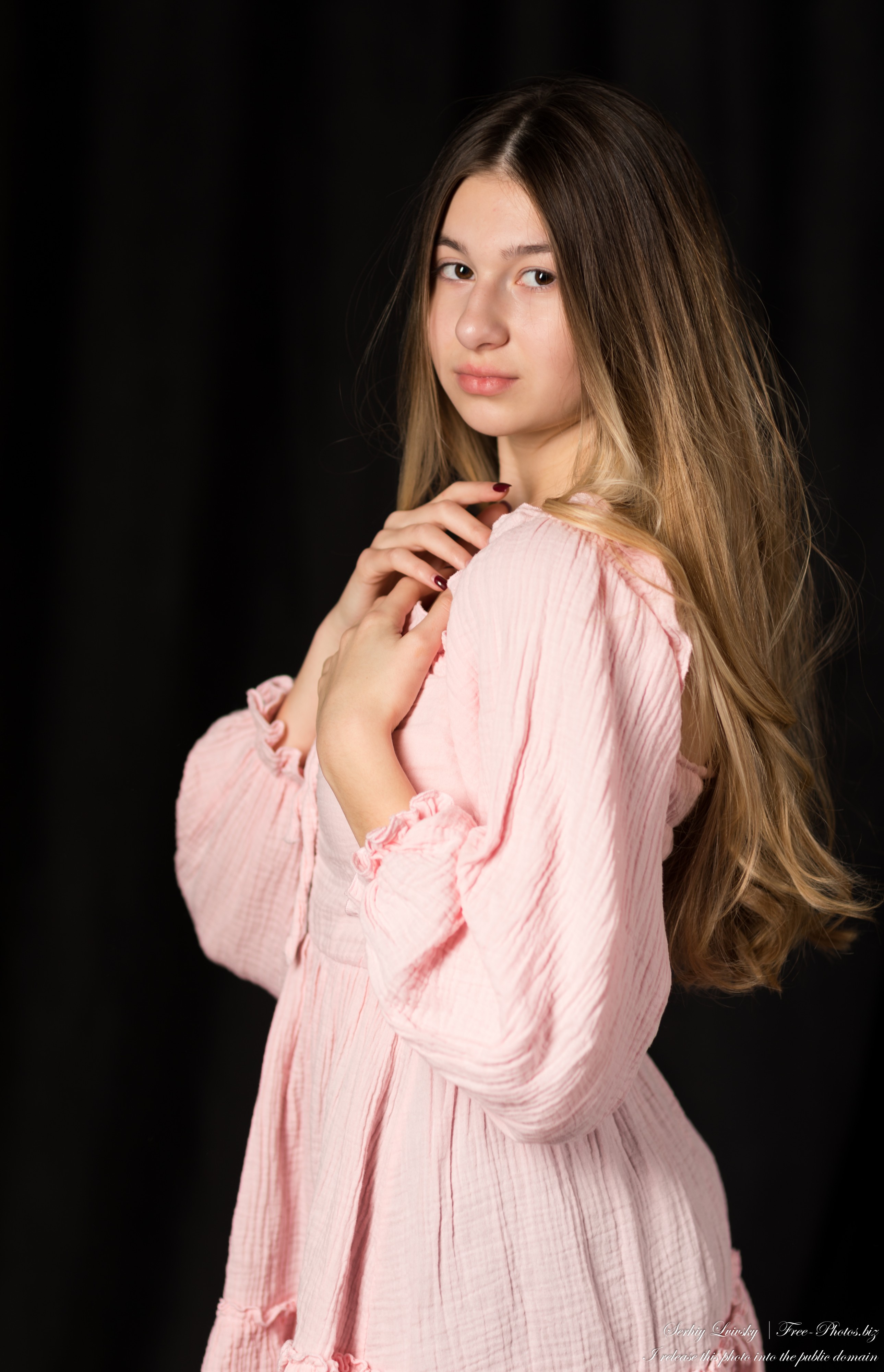 Daryna - a 17-year-old girl, photographed in November 2023 by Serhiy Lvivsky, picture 1