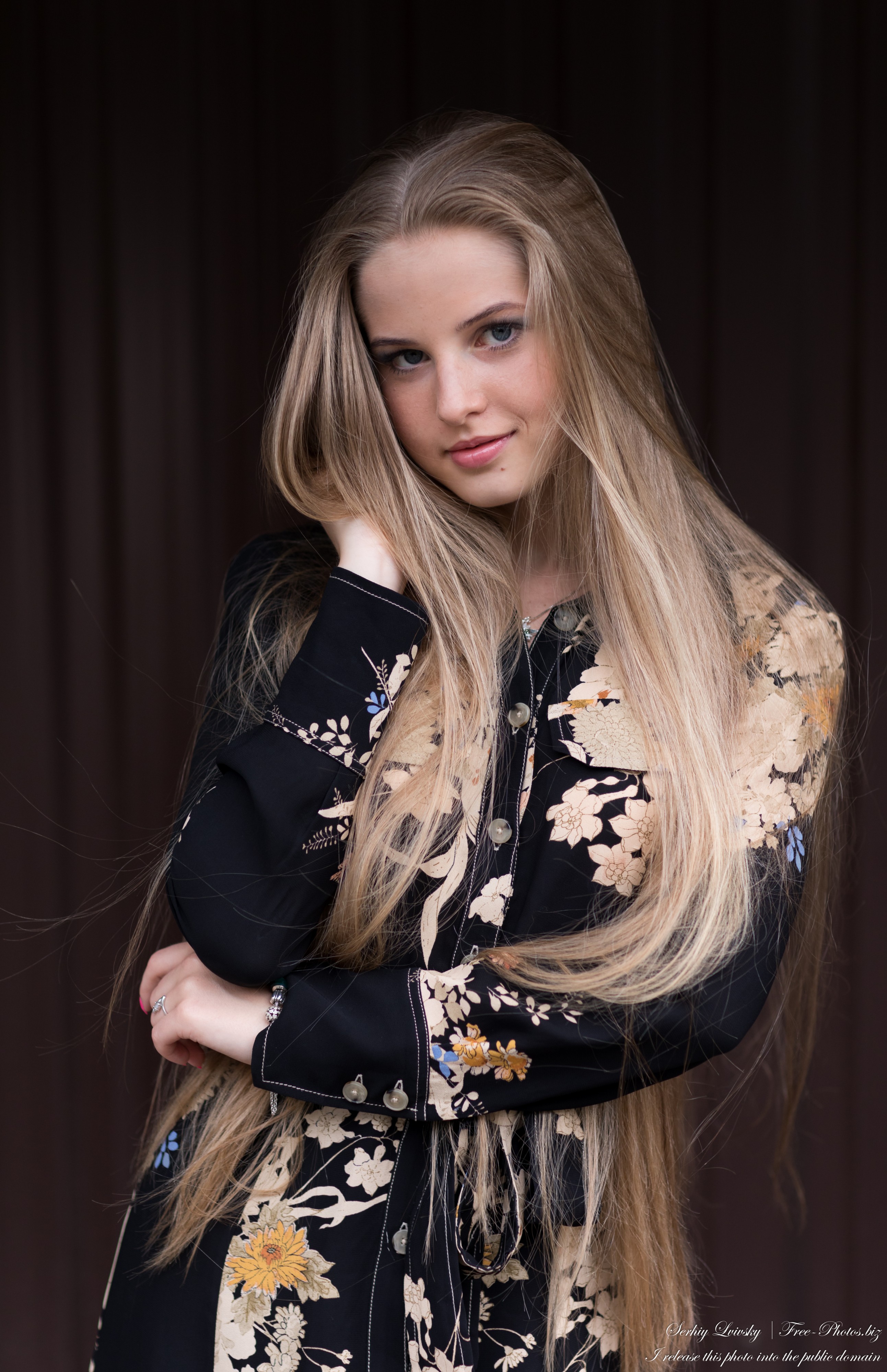 Diana - an 18-year-old natural blonde girl photographed in August 2020 by Serhiy Lvivsky, picture 38
