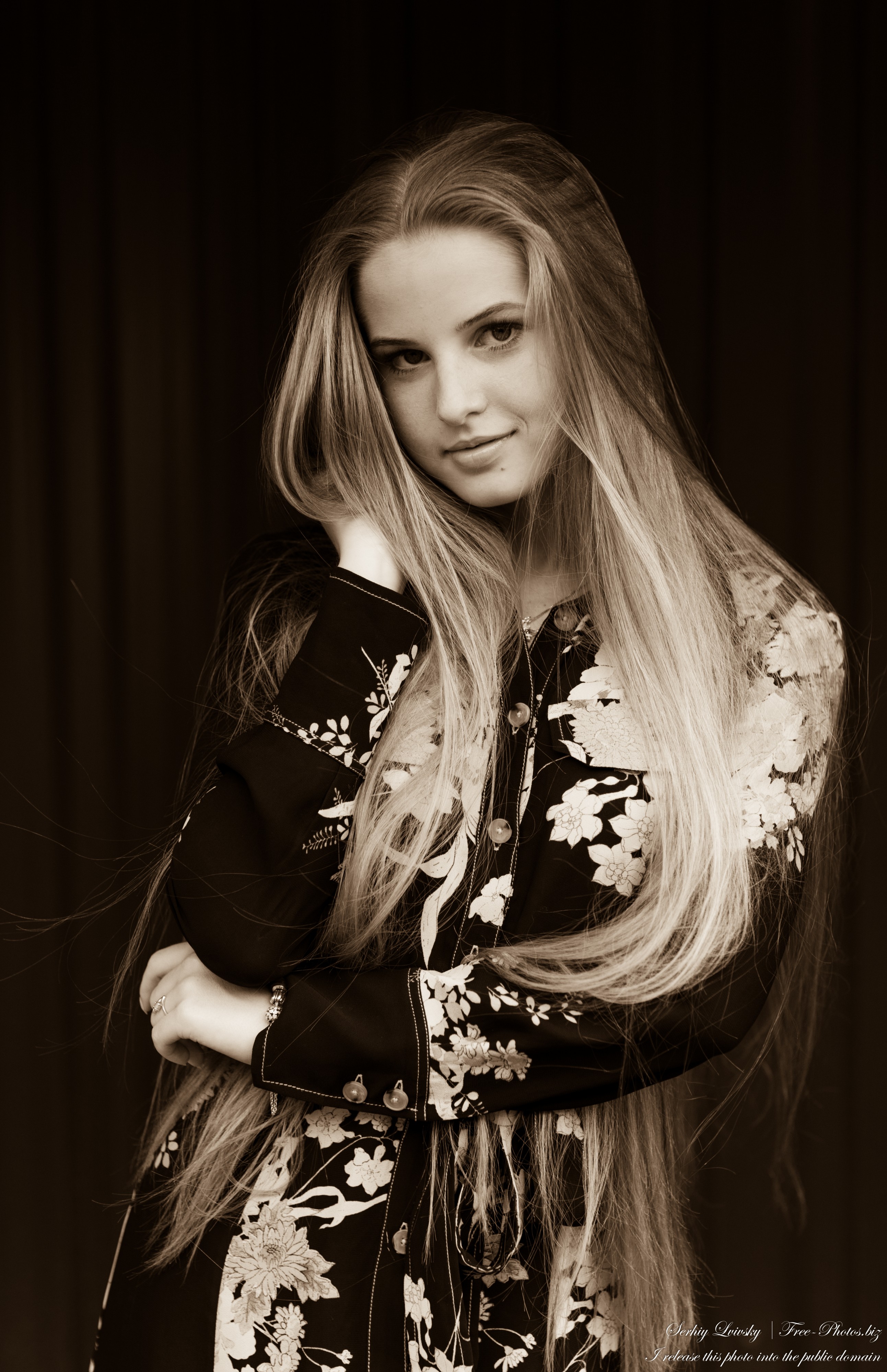 Diana - an 18-year-old natural blonde girl photographed in August 2020 by Serhiy Lvivsky, picture 39