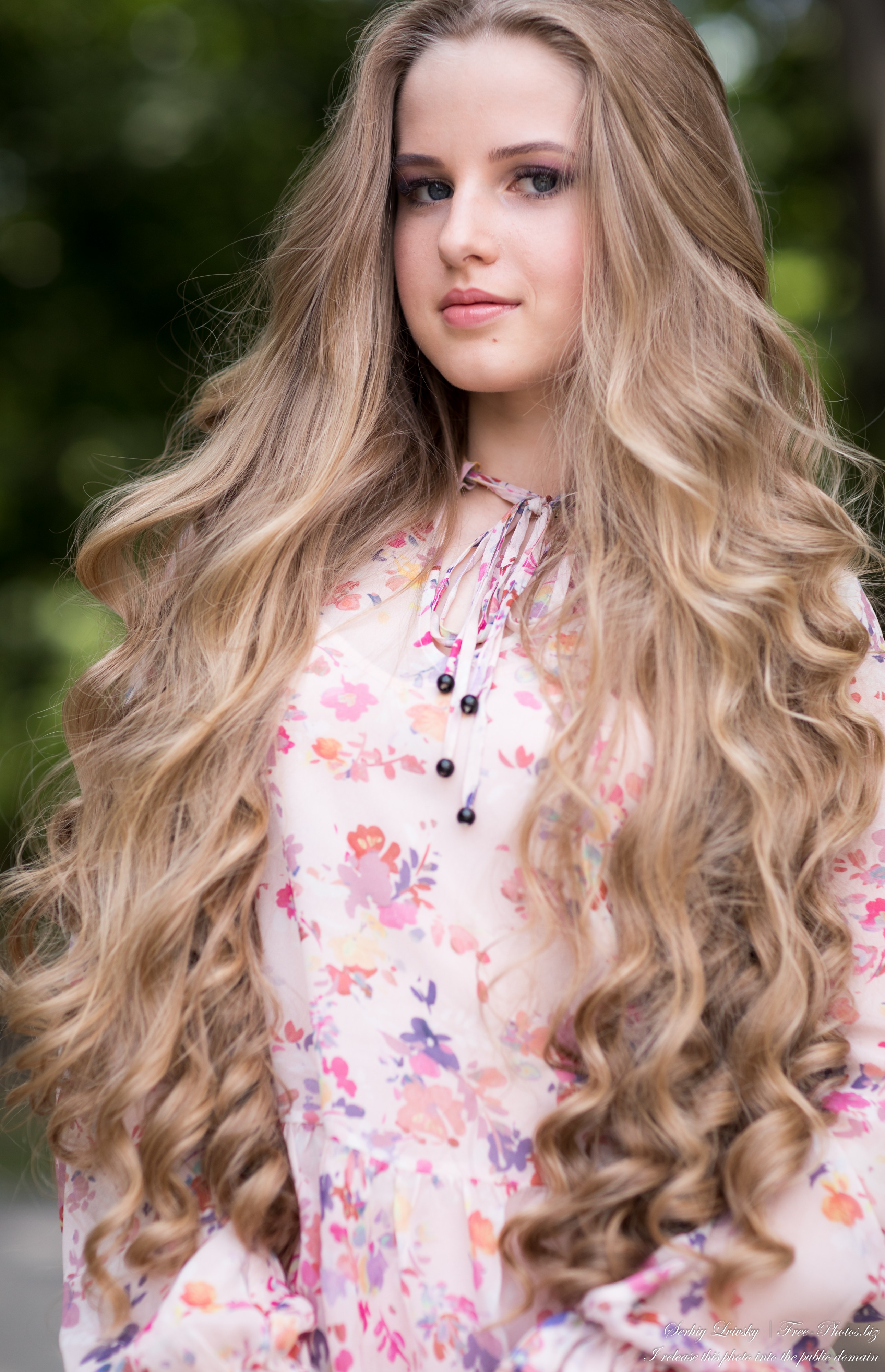 Diana - an 18-year-old natural blonde girl photographed by Serhiy Lvivsky in July 2020, picture 17