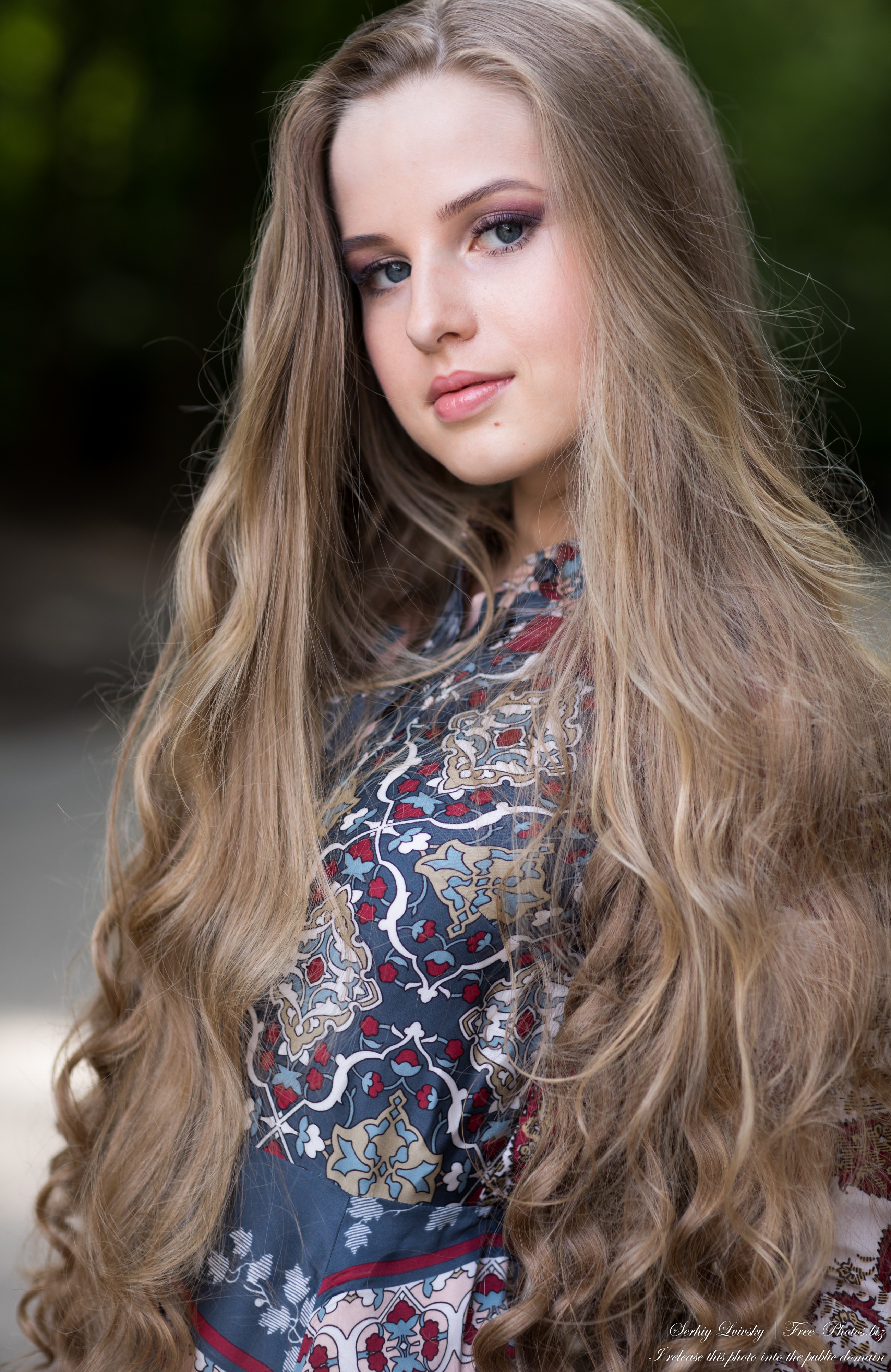 Diana - an 18-year-old natural blonde girl photographed by Serhiy Lvivsky in July 2020, picture 27