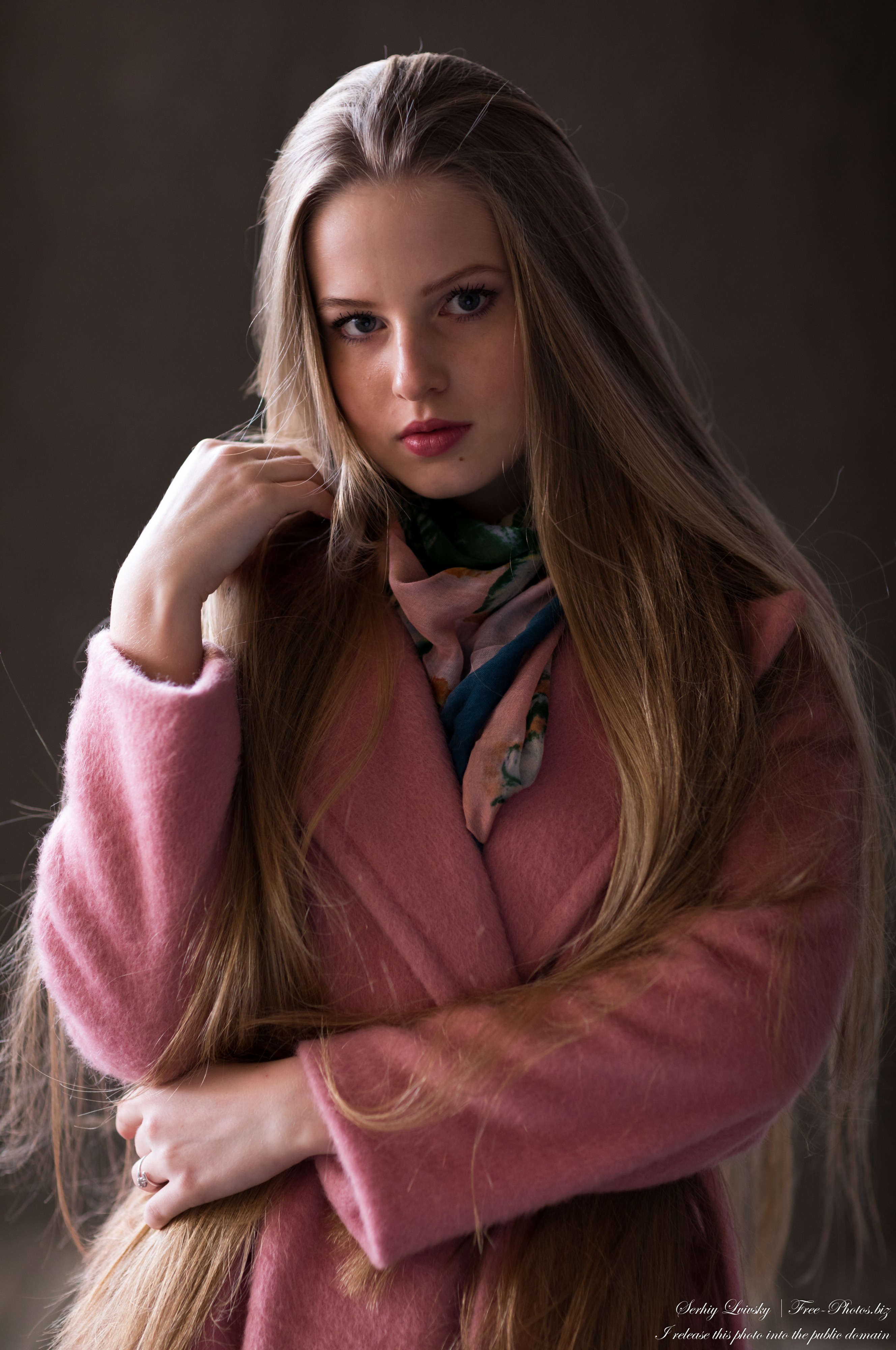 Diana  - an 18-year-old natural blonde girl photographed in October 2020 by Serhiy Lvivsky, picture 11