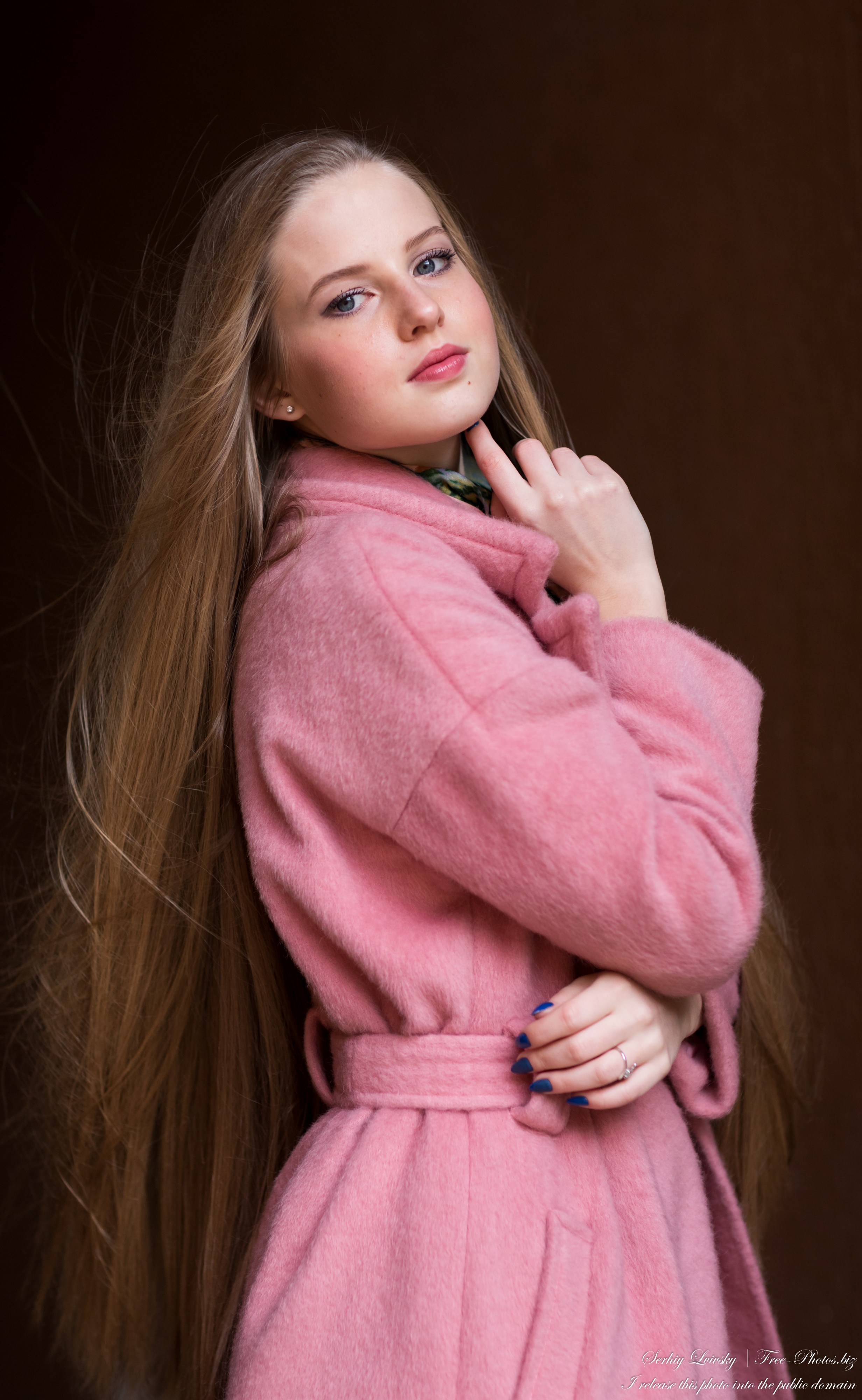 Diana  - an 18-year-old natural blonde girl photographed in October 2020 by Serhiy Lvivsky, picture 19
