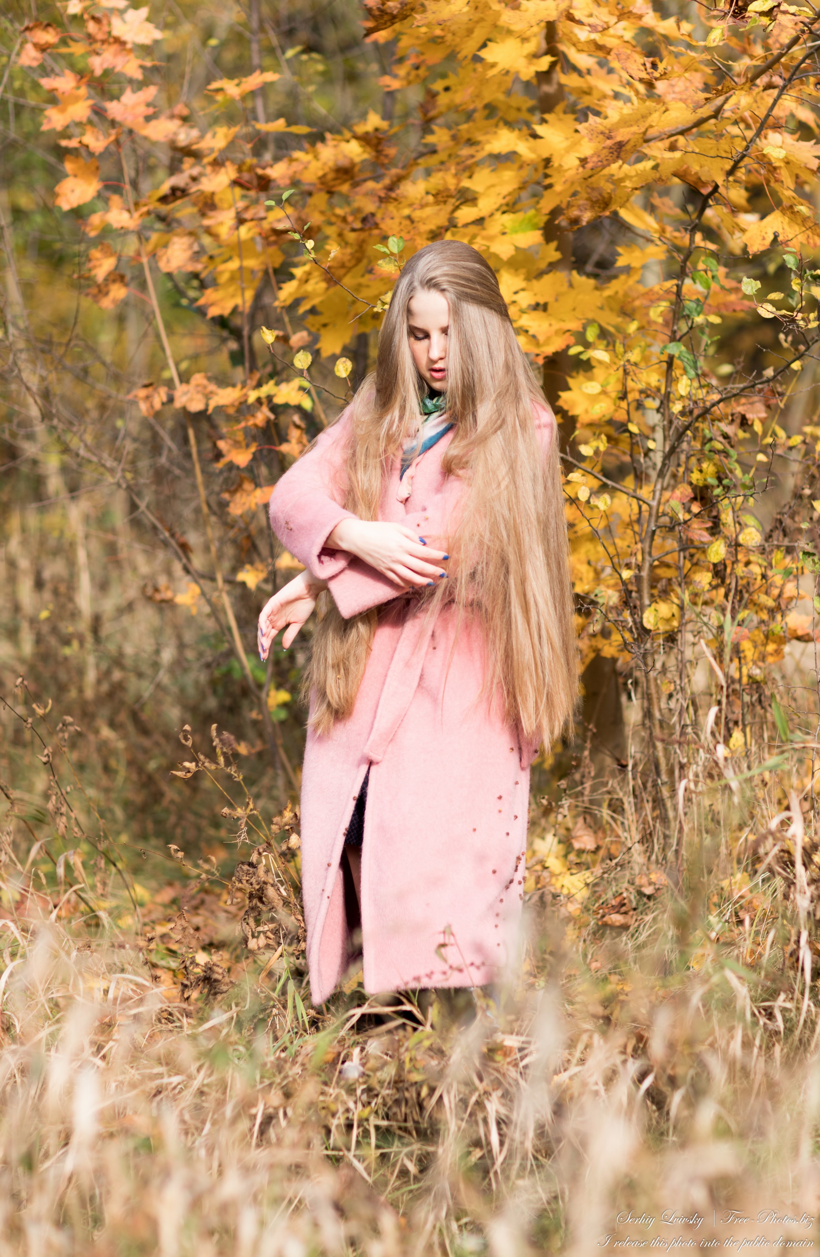 Diana  - an 18-year-old natural blonde girl photographed in October 2020 by Serhiy Lvivsky, picture 37