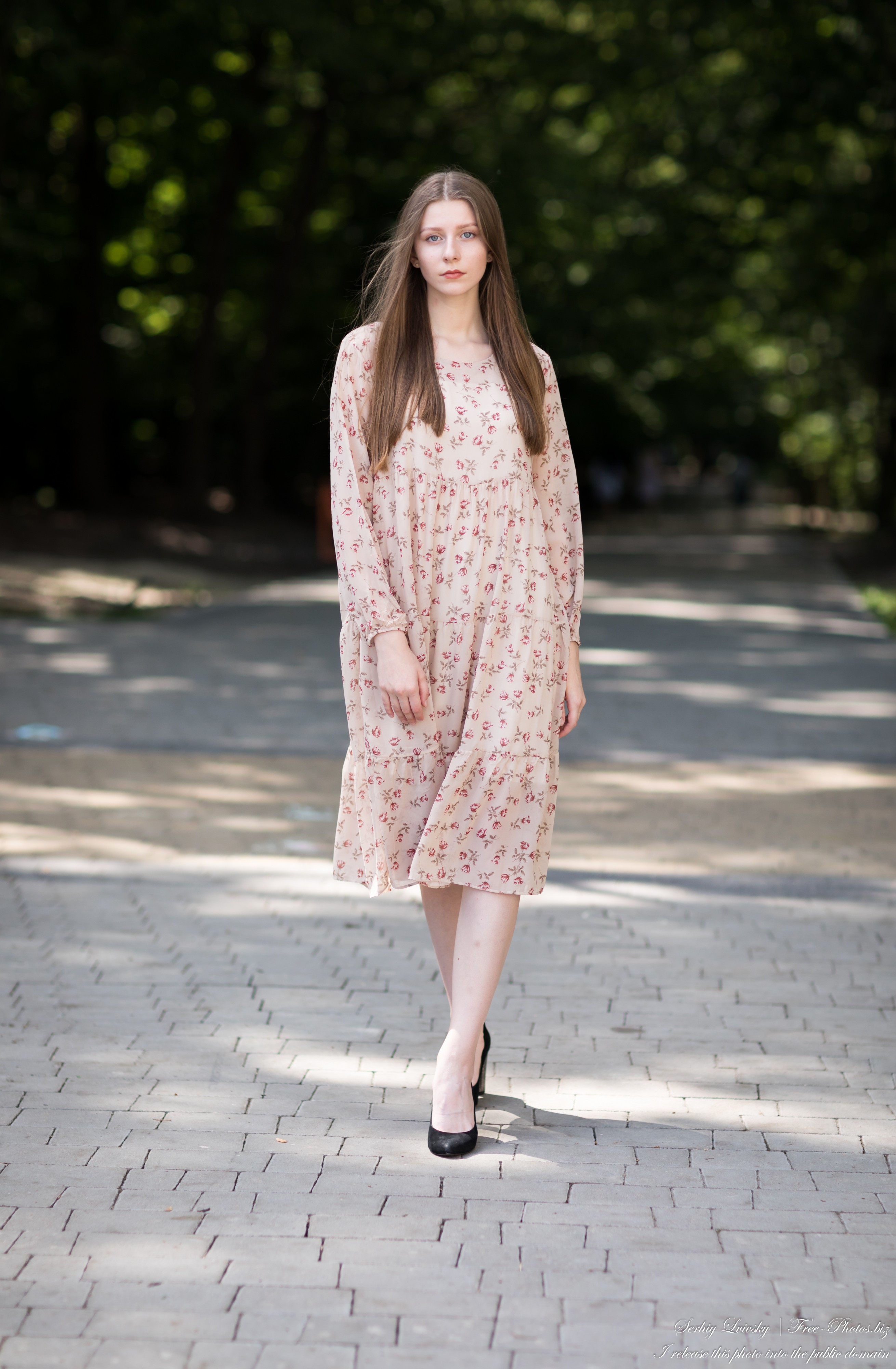 Inna - an 18-year-old natural fair-haired girl photographed in July 2020 by Serhiy Lvivsky, picture 7