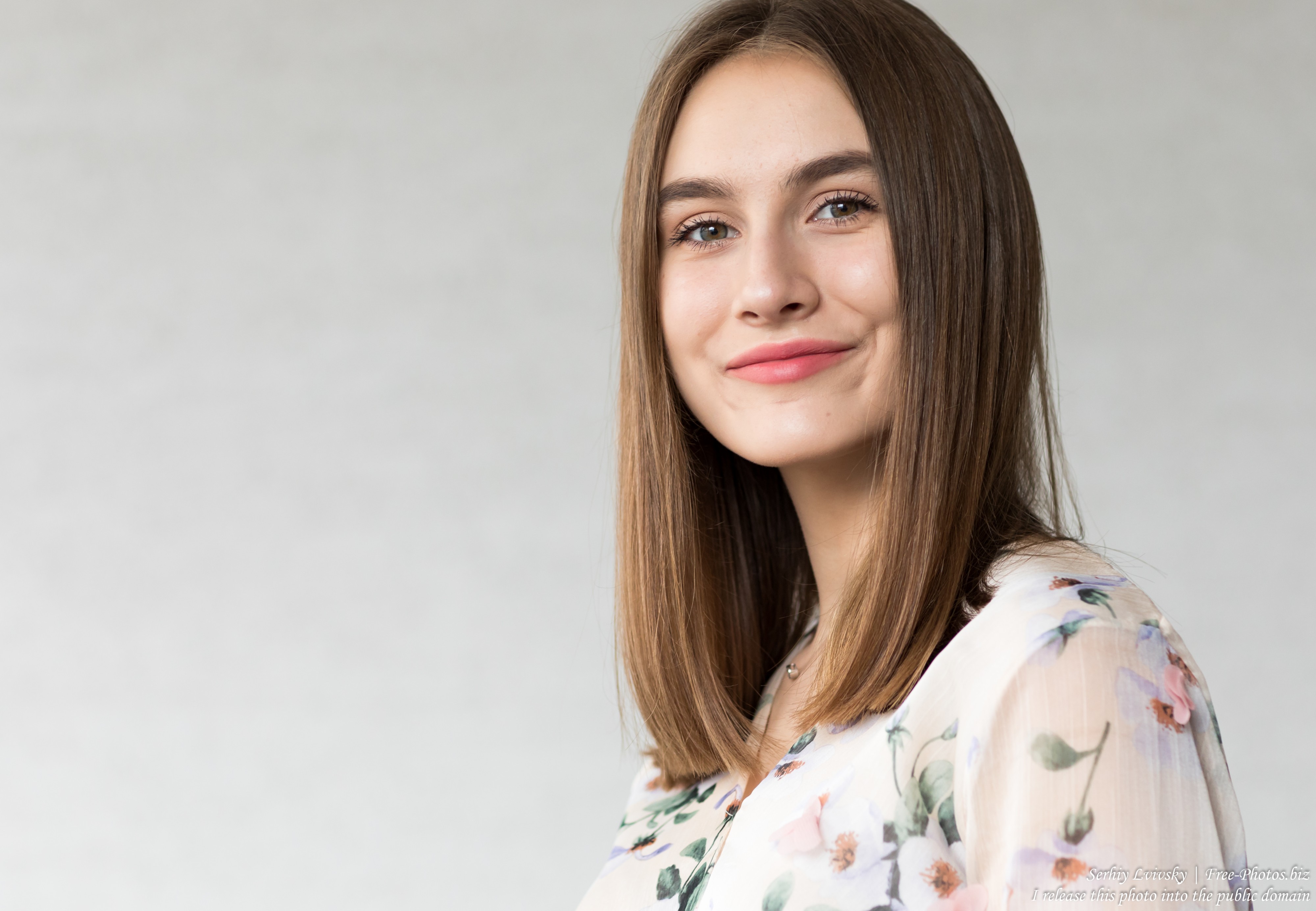 Julia - a 15-year-old girl photographed in July 2019 by Serhiy Lvivsky, picture 7