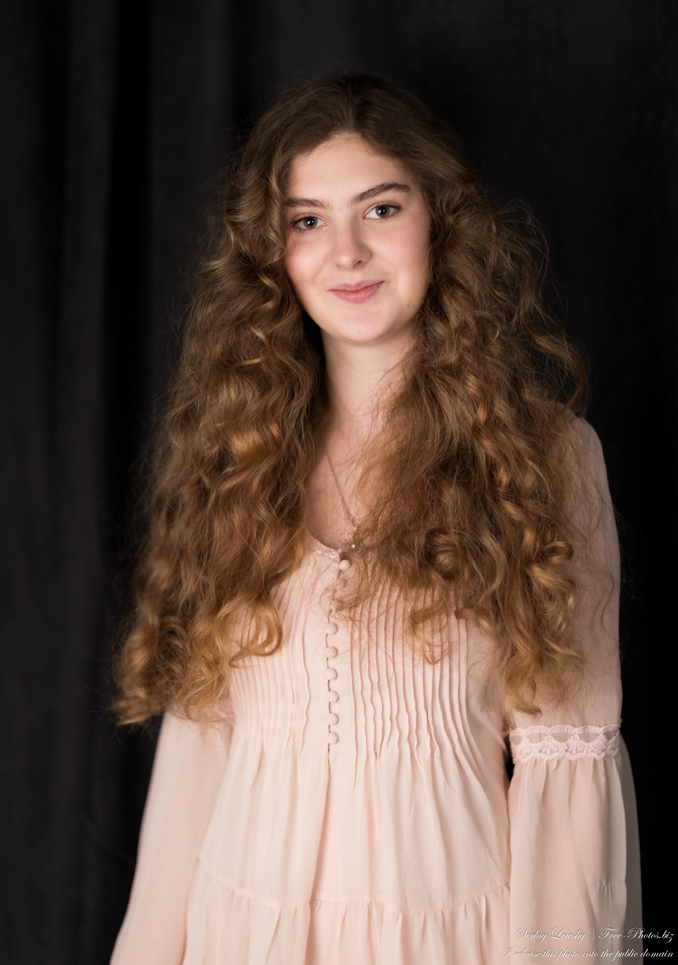 Kornelia - a 15-year-old girl with curly hair photographed in March 2023 by Serhiy Lvivsky, picture 1
