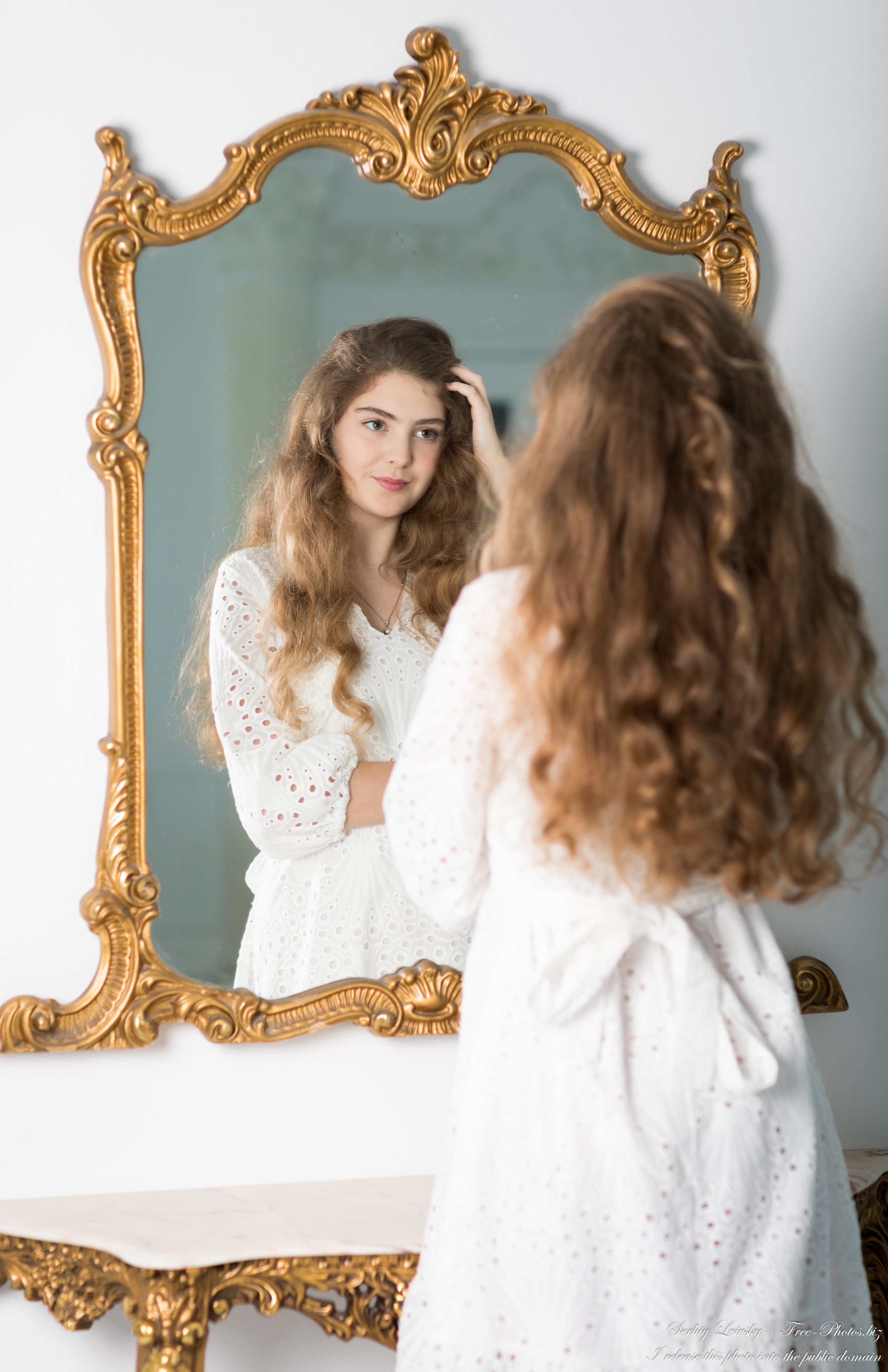 Kornelia - a 15-year-old girl with natural curly hair photographed in April 2023 by Serhiy Lvivsky, picture 19