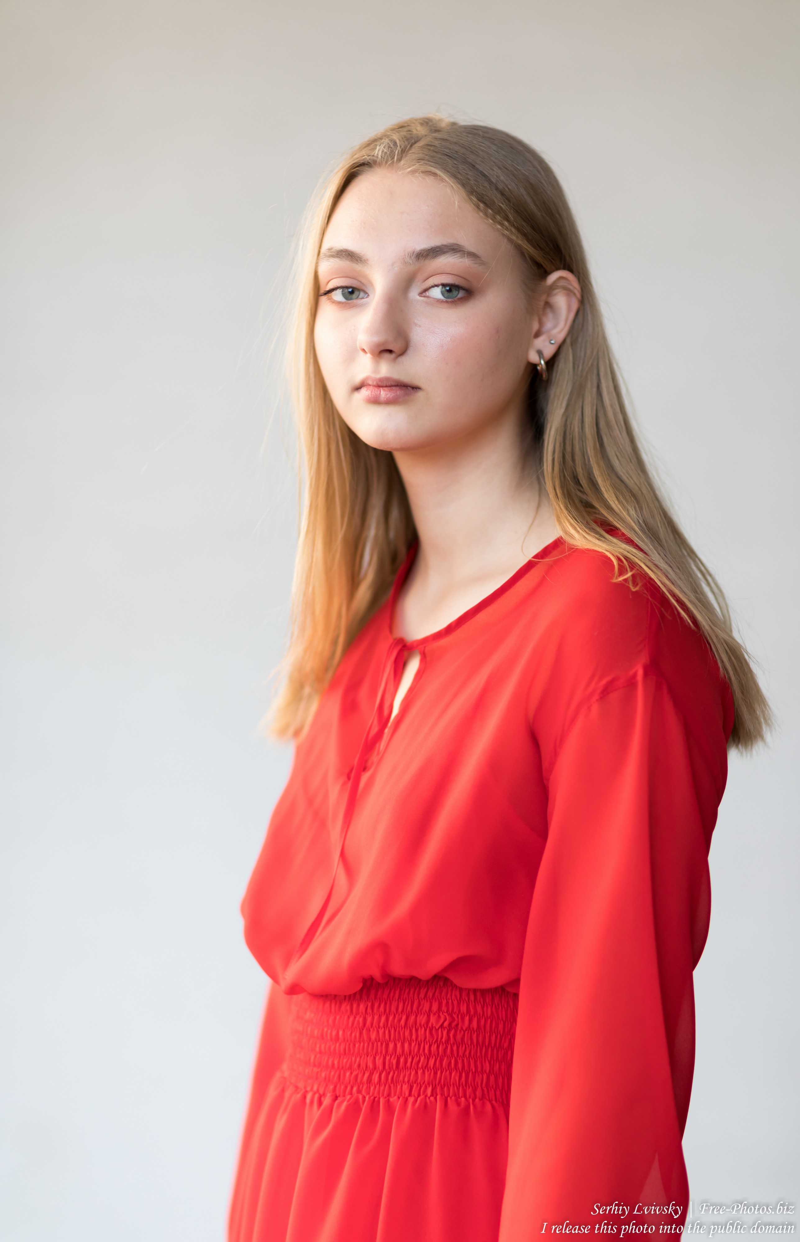 Nastia - a 16-year-old natural blonde girl photographed in September 2019 by Serhiy Lvivsky, picture 2