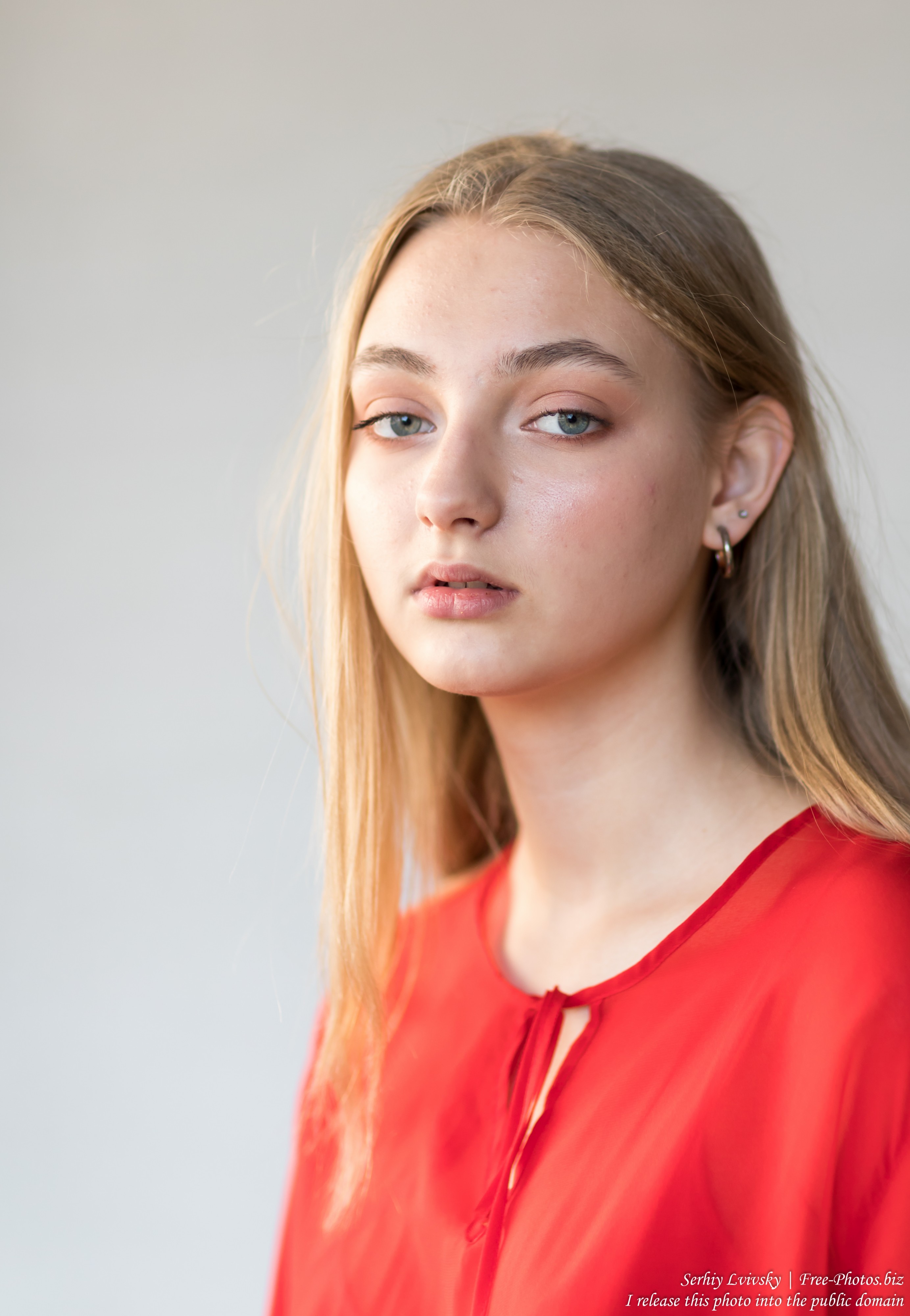 Nastia - a 16-year-old natural blonde girl photographed in September 2019 by Serhiy Lvivsky, picture 4