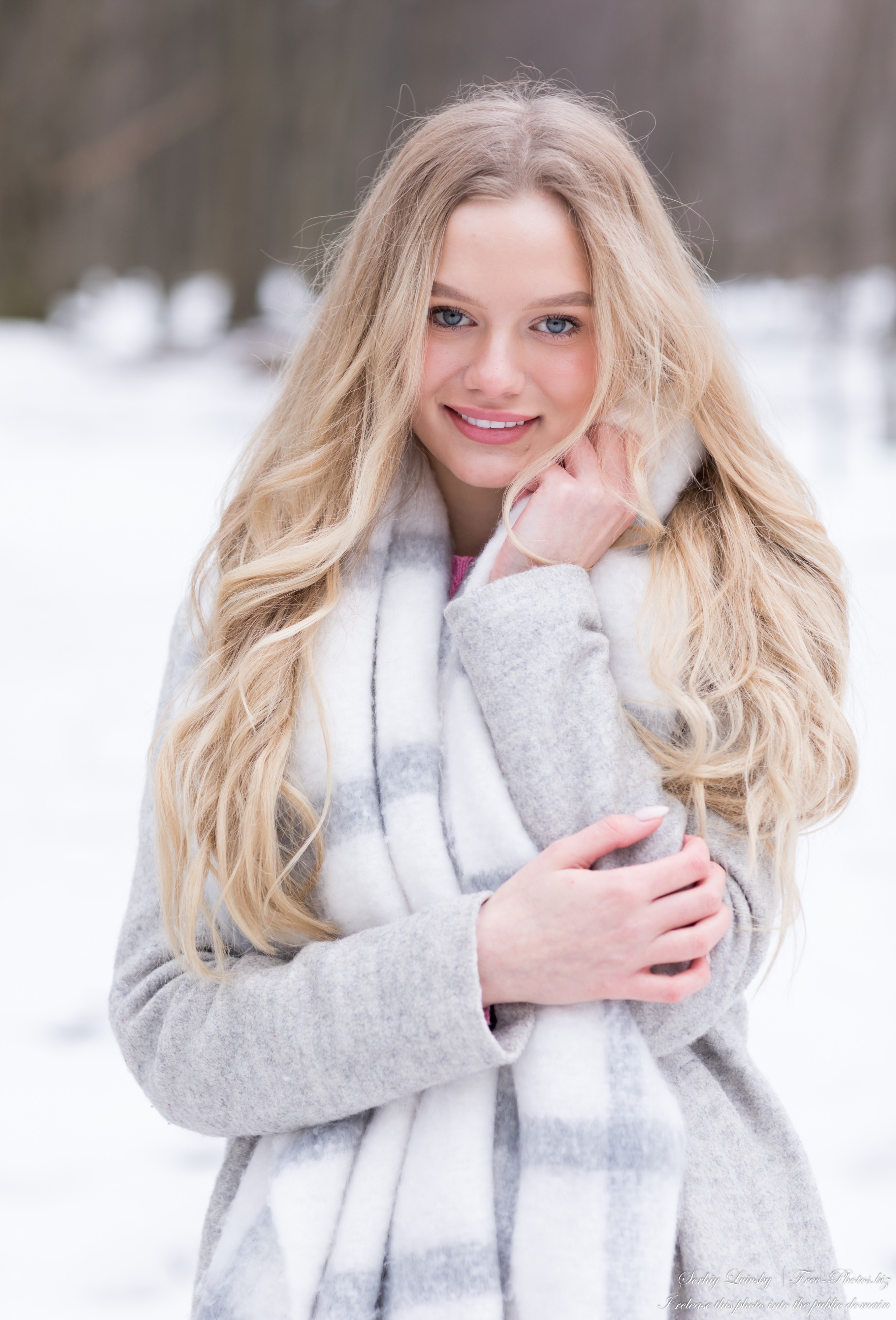 Oksana - a 19-year-old natural blonde girl photographed by Serhiy Lvivsky in March 2021, picture 36