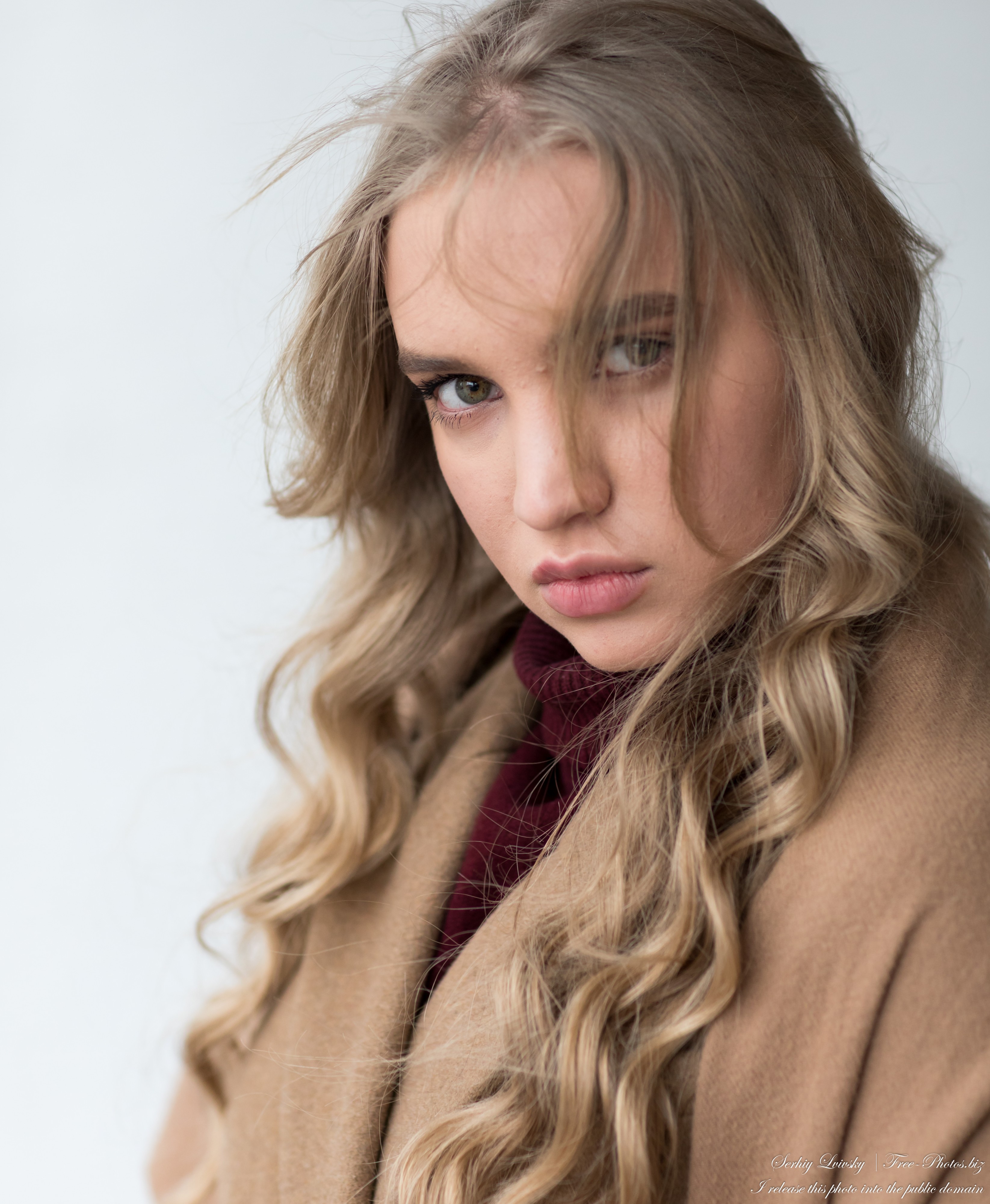 Solomia - an 18-year-old natural blonde girl photographed by Serhiy Lvivsky in February 2022, picture 1