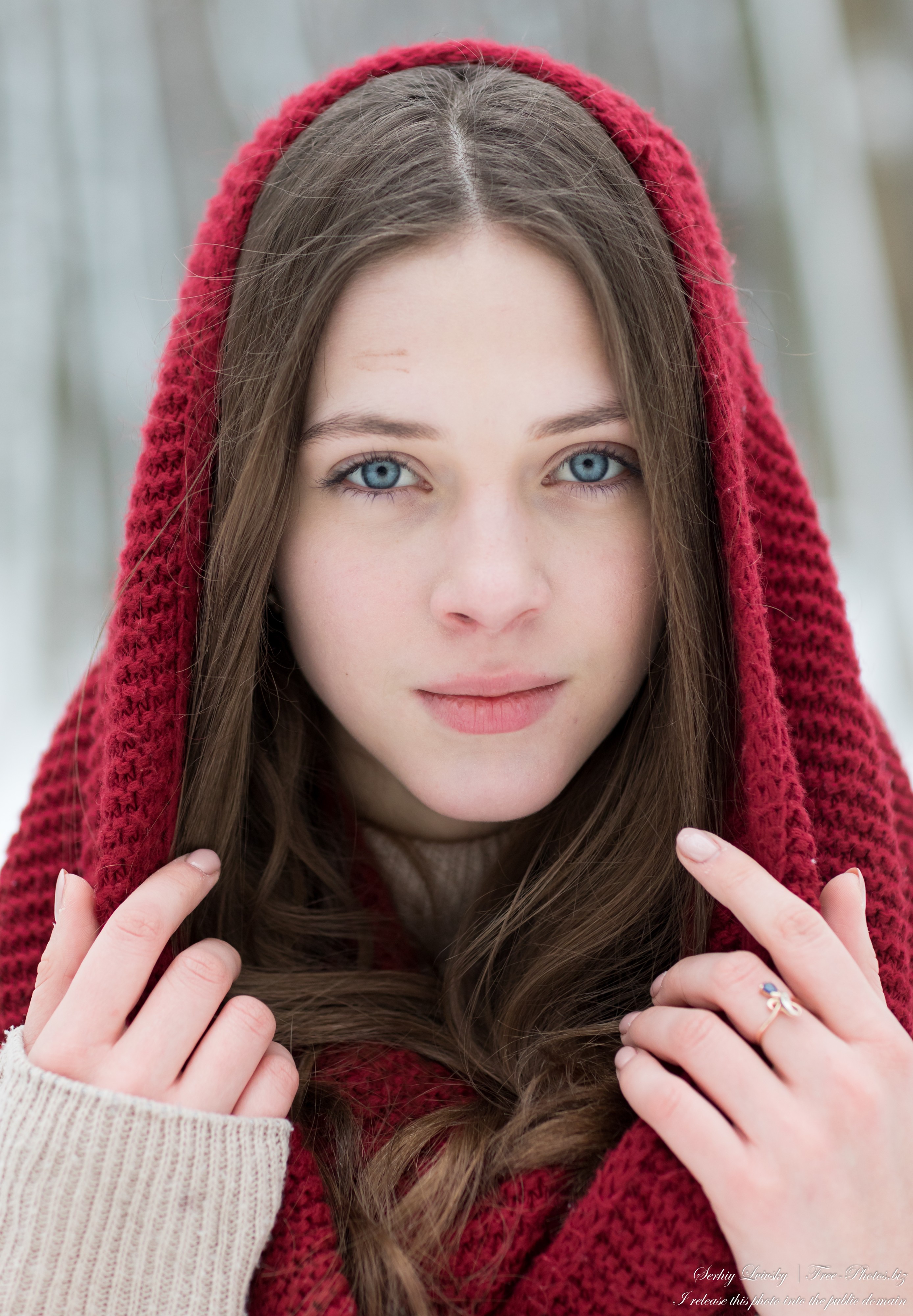 Sophia - a 17-year-old girl with blue eyes photographed by Serhiy Lvivsky in January 2022, picture 16