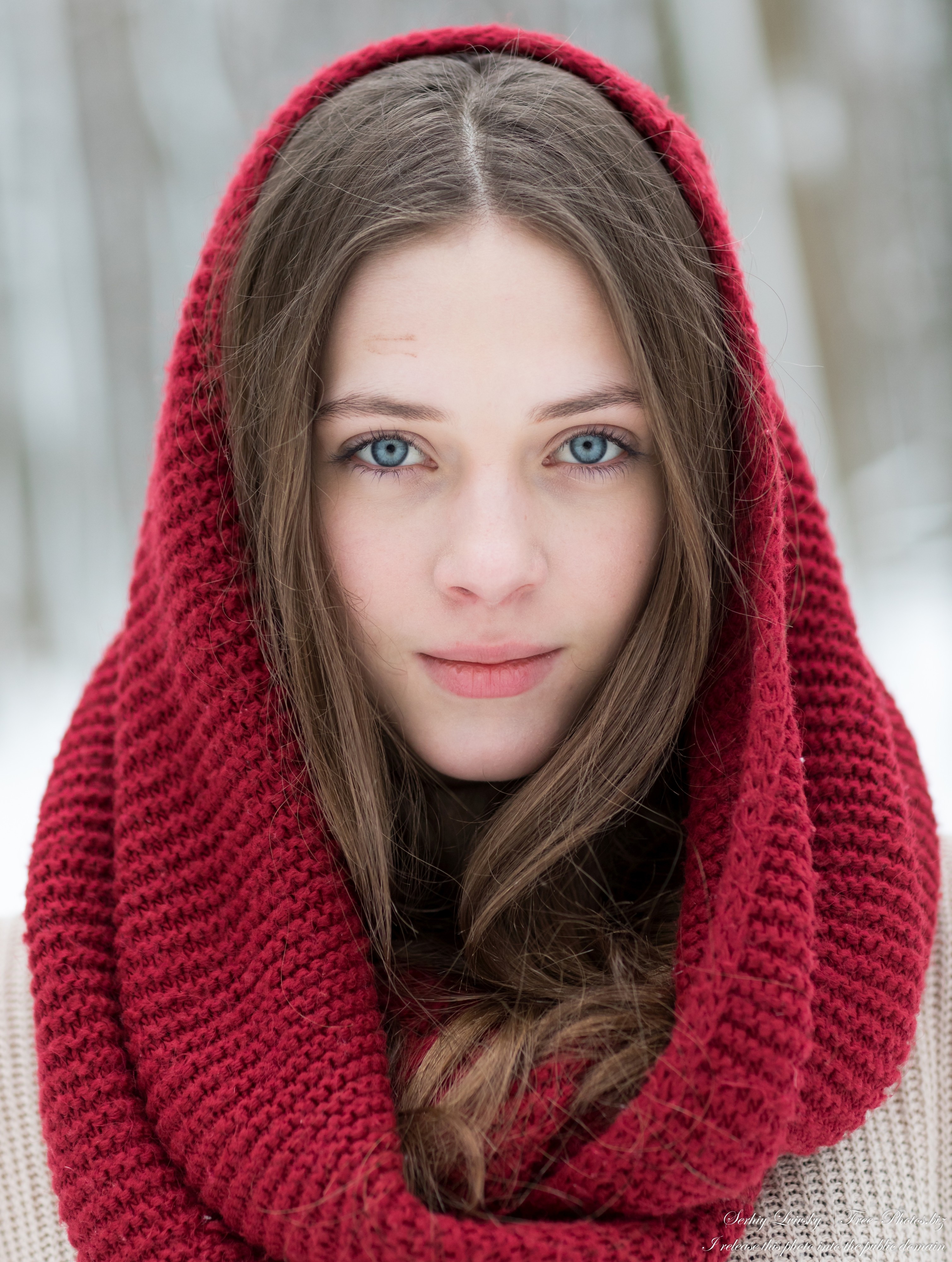 Sophia - a 17-year-old girl with blue eyes photographed by Serhiy Lvivsky in January 2022, picture 20