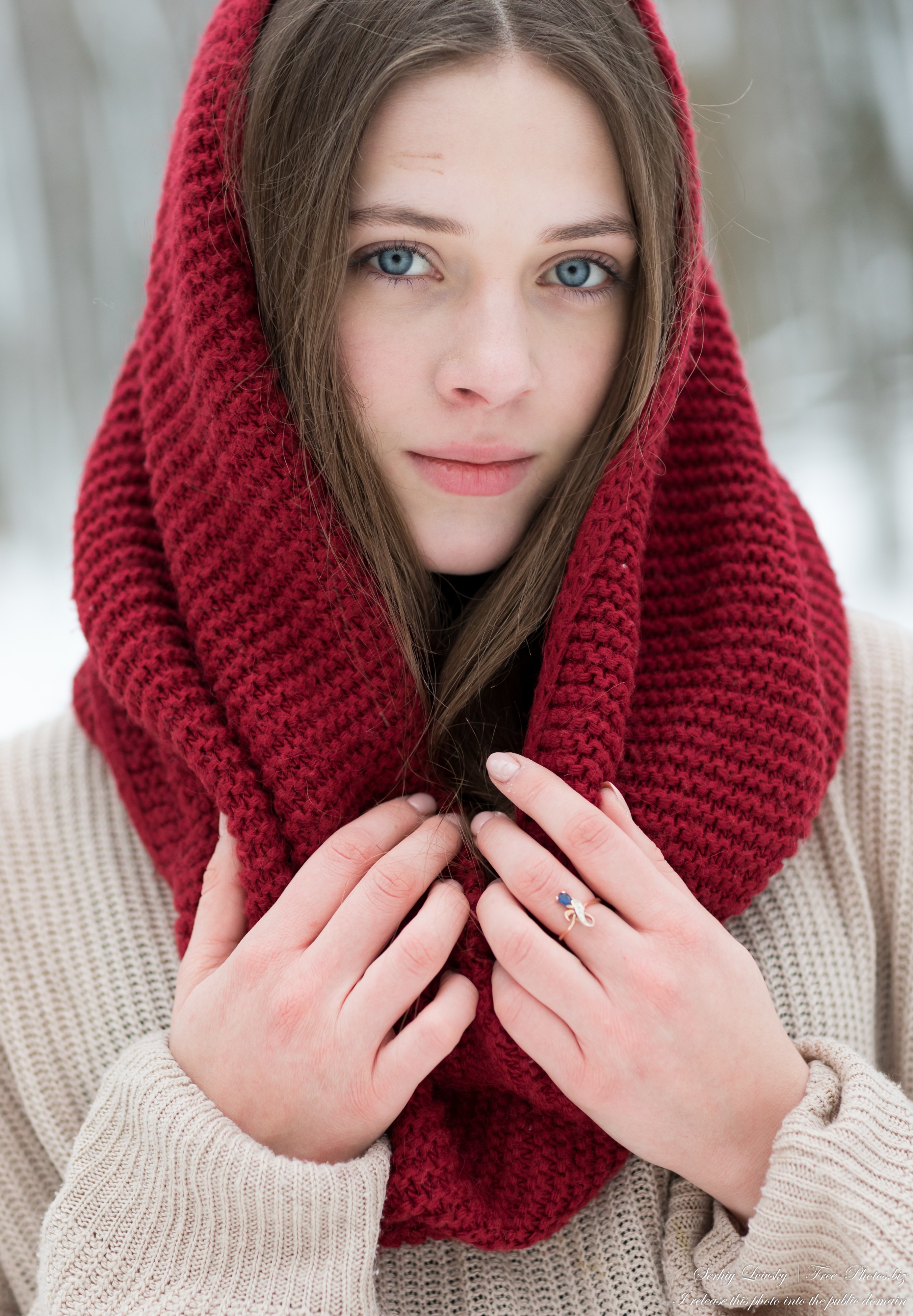 Sophia - a 17-year-old girl with blue eyes photographed by Serhiy Lvivsky in January 2022, picture 21