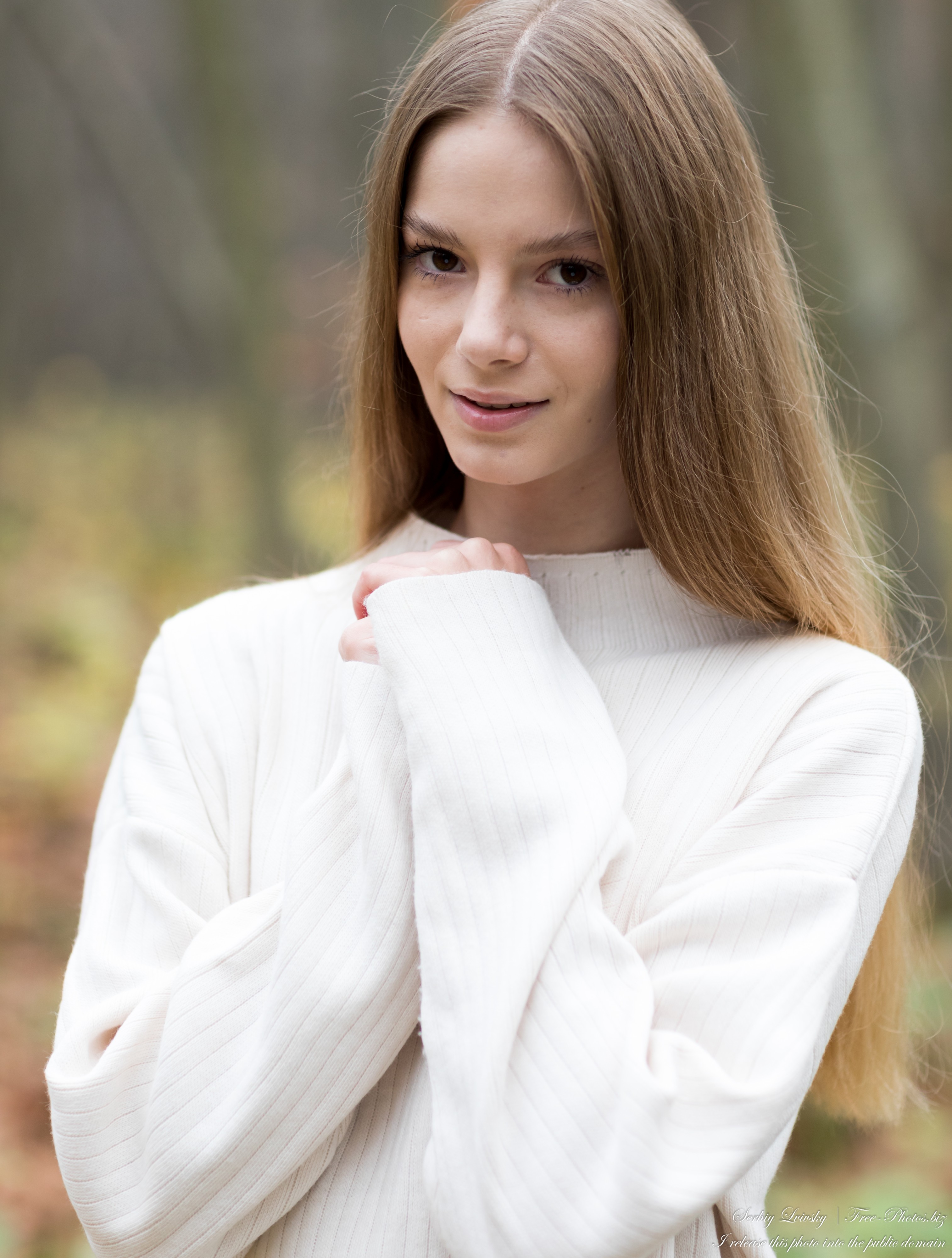 Vika - an 18-year-old God's creation with natural fair hair, photographed by Serhiy Lvivsky in November 2022, picture 29
