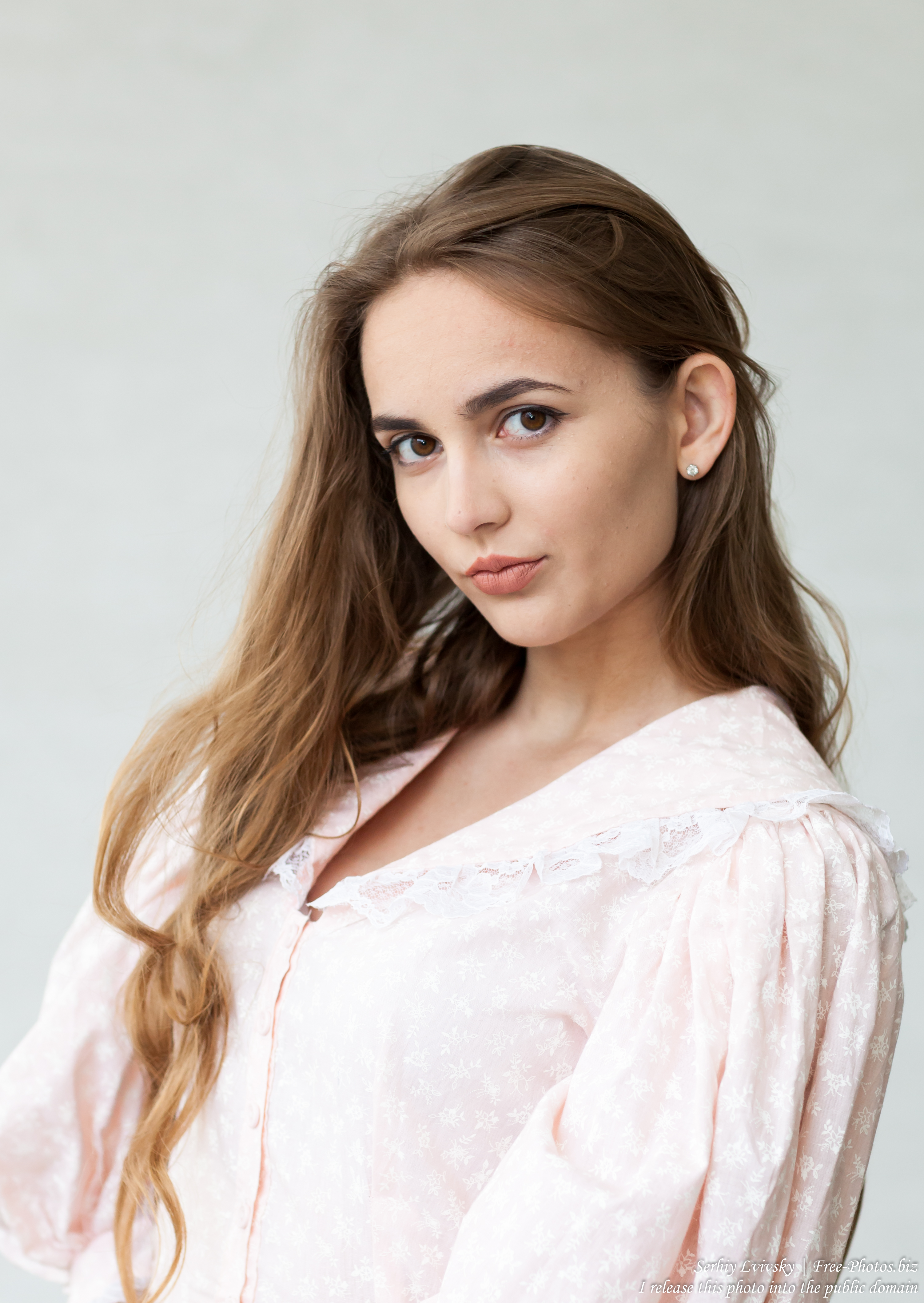 Vika - a 19-year-old girl with natural fair hair photographed in June 2017 by Serhiy Lvivsky, picture 3