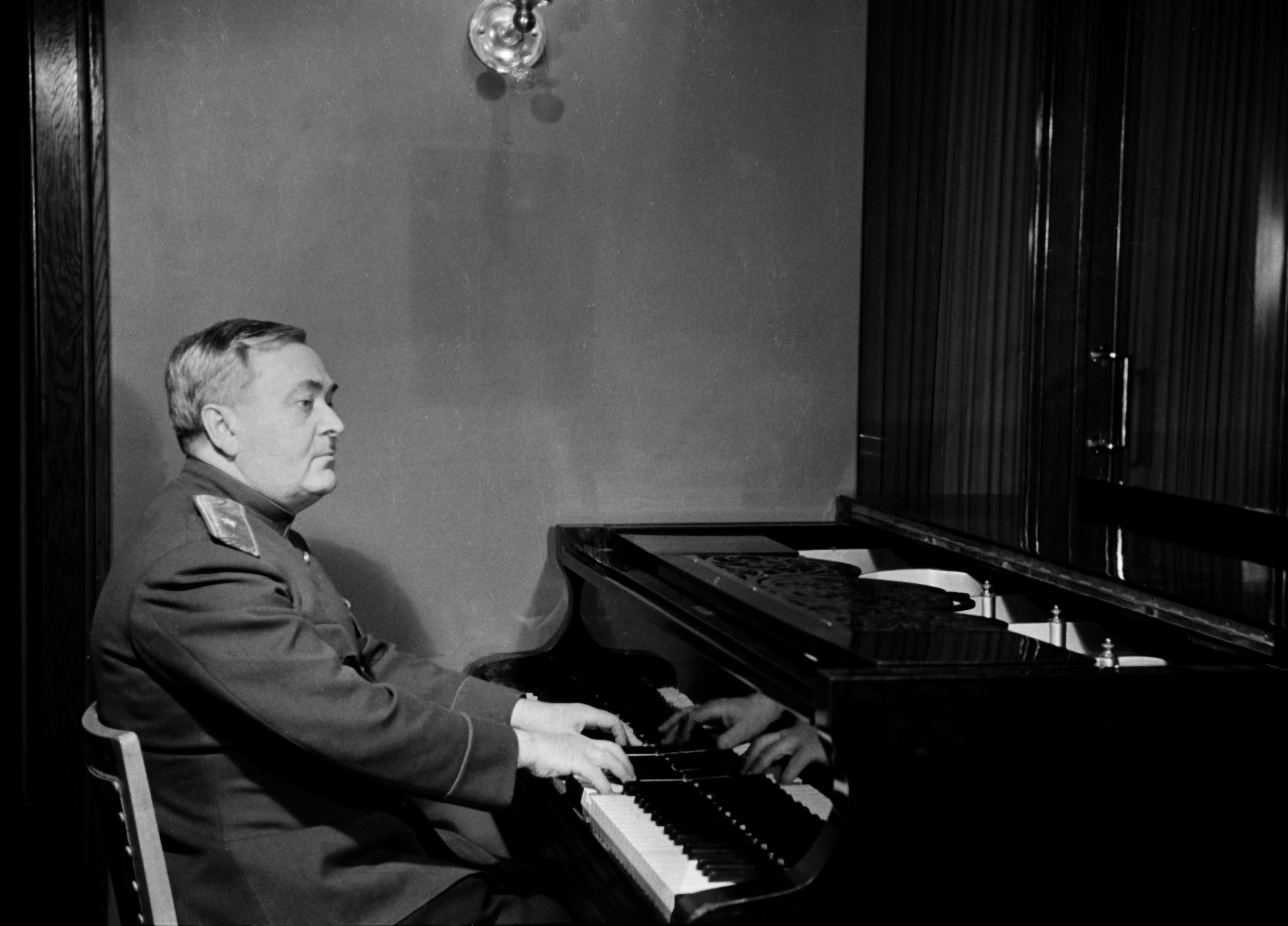 Aleksandr-Aleksandrov-1945