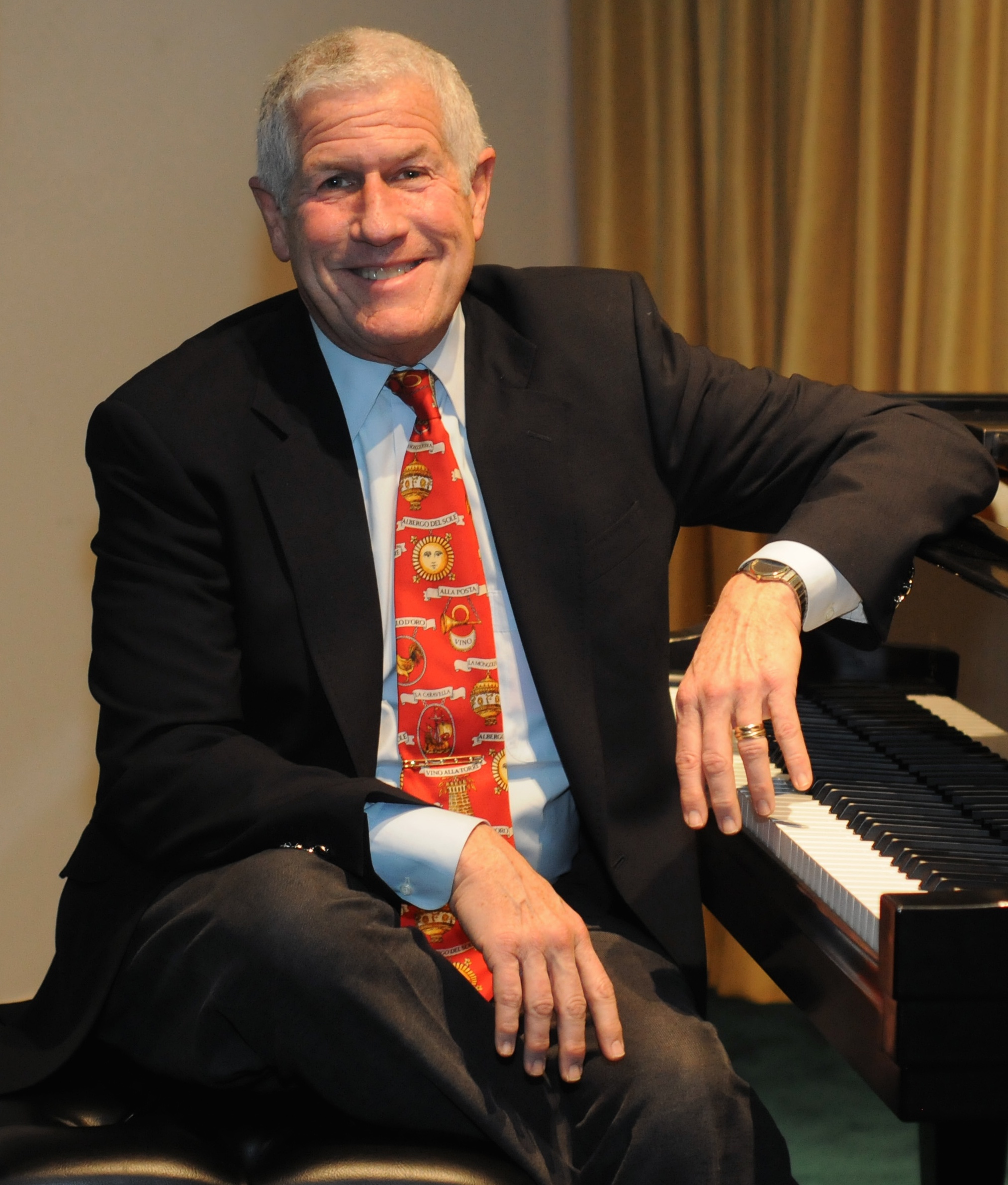 Andy Kahn at Piano (Photo - Kathy Poole)