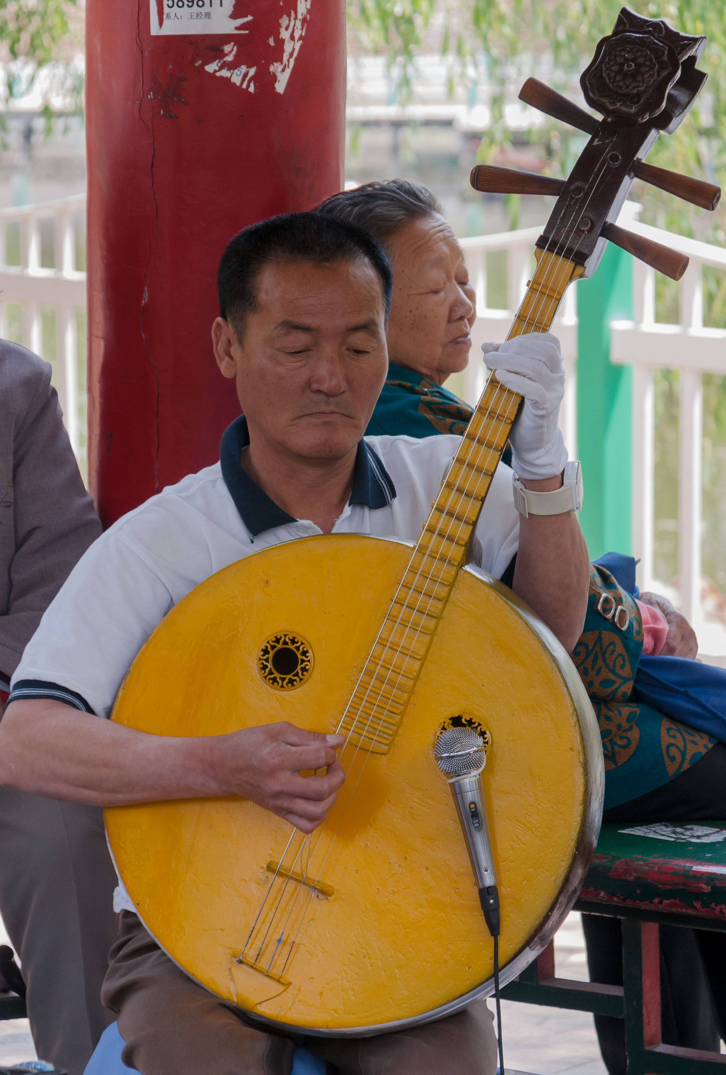 Dalian Liaoning China Pipa-Player-in-Dalian-Labour-Park-01