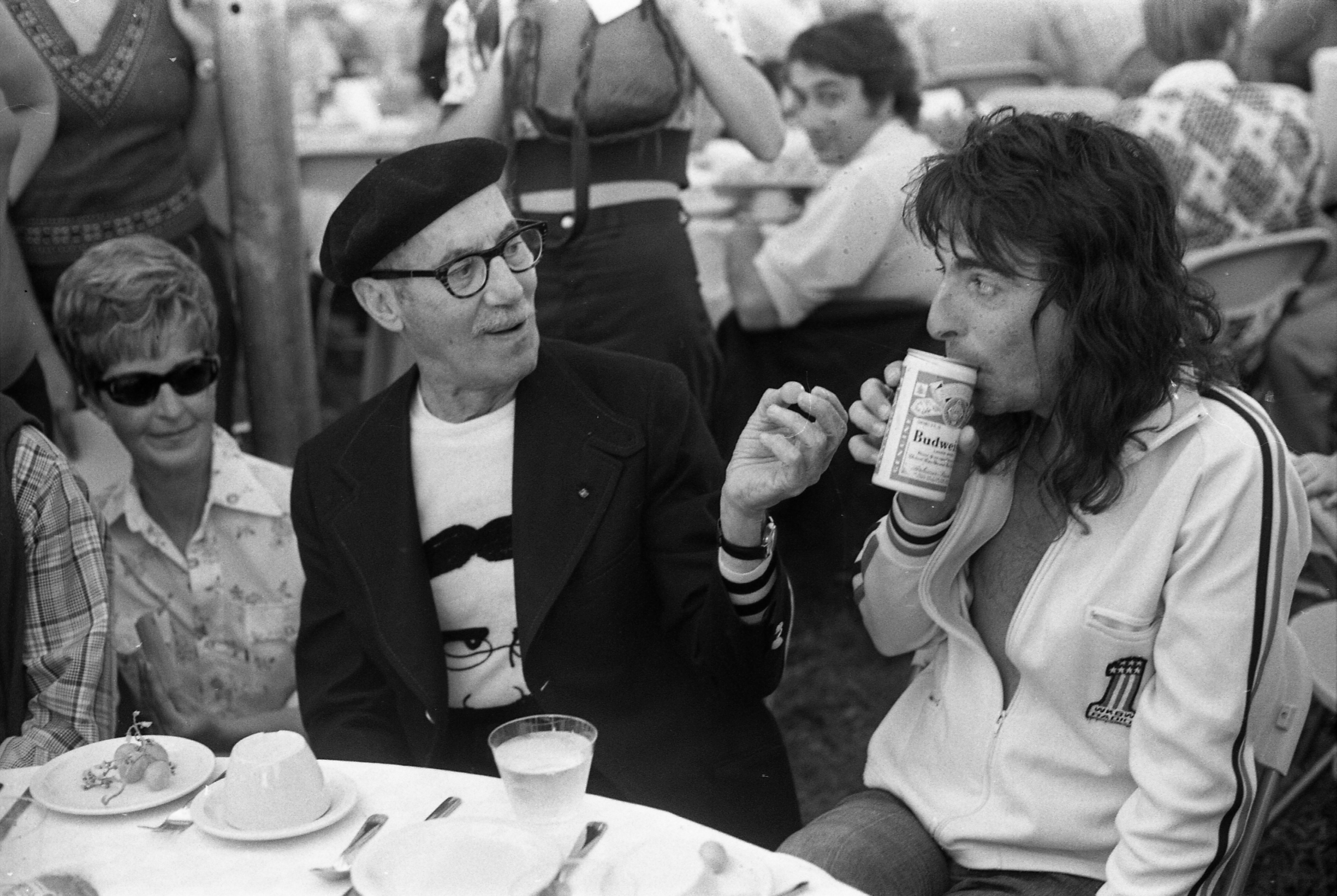 Groucho Marx and Alice Cooper at Rancho Mission Viejo, 1974 (25770467042)