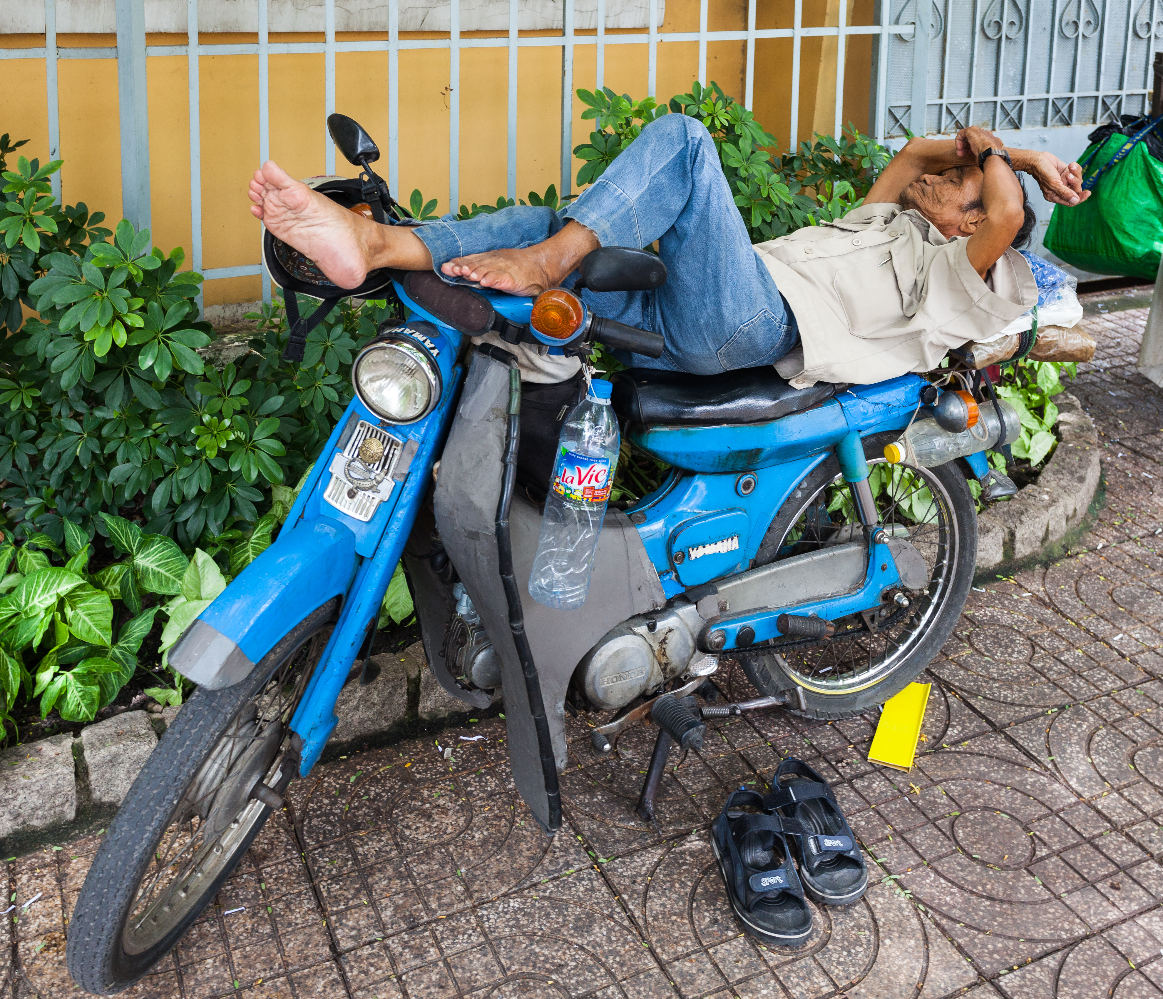 Hora de la siesta en Ciudad Ho Chi Minh, Vietnam, 2013-08-14, DD 01
