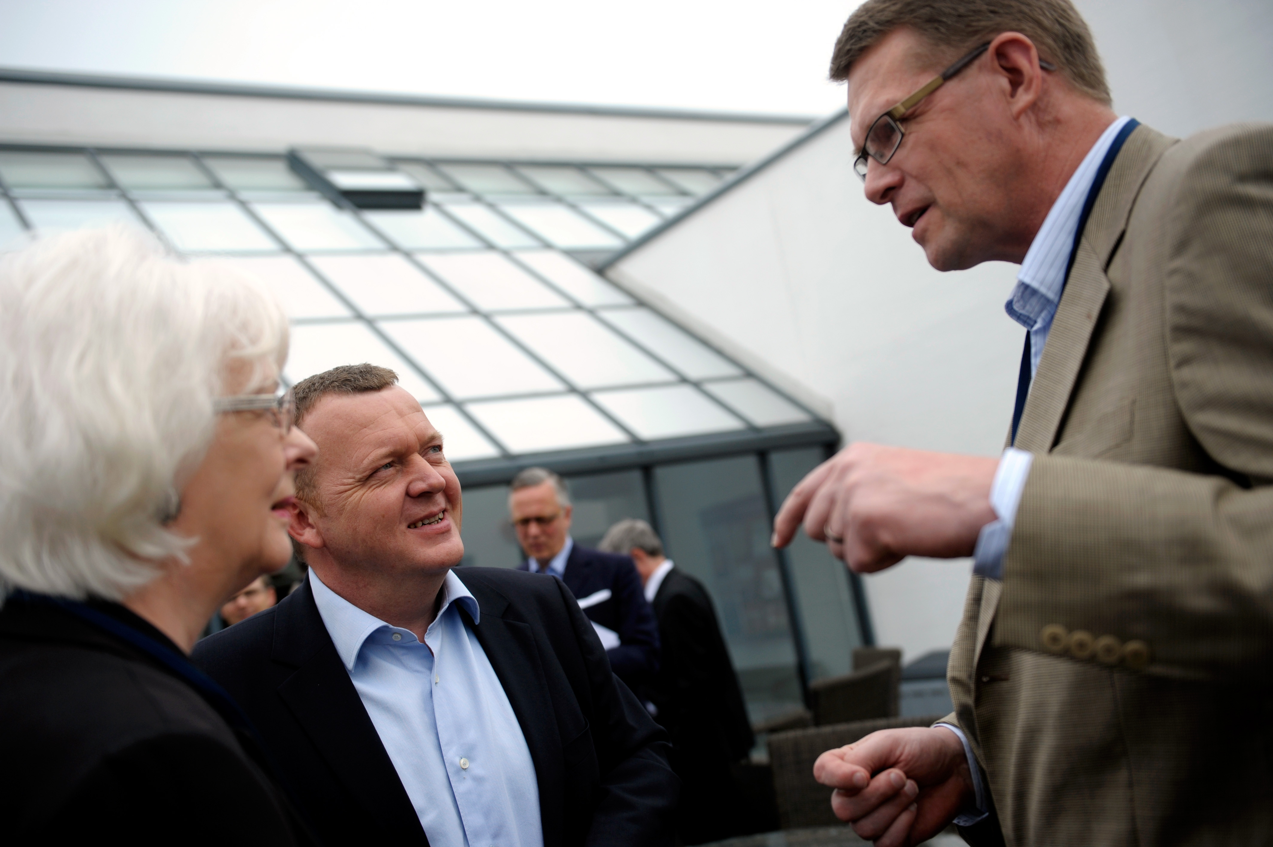 Islands statsminister Johanna Sigurdardottir, Danmarks statsminister Lars Loekke Rasmussen och Finlands statsminister Matti Vanhanen samtalar vid Nordiskt globaliseringsforum 2010