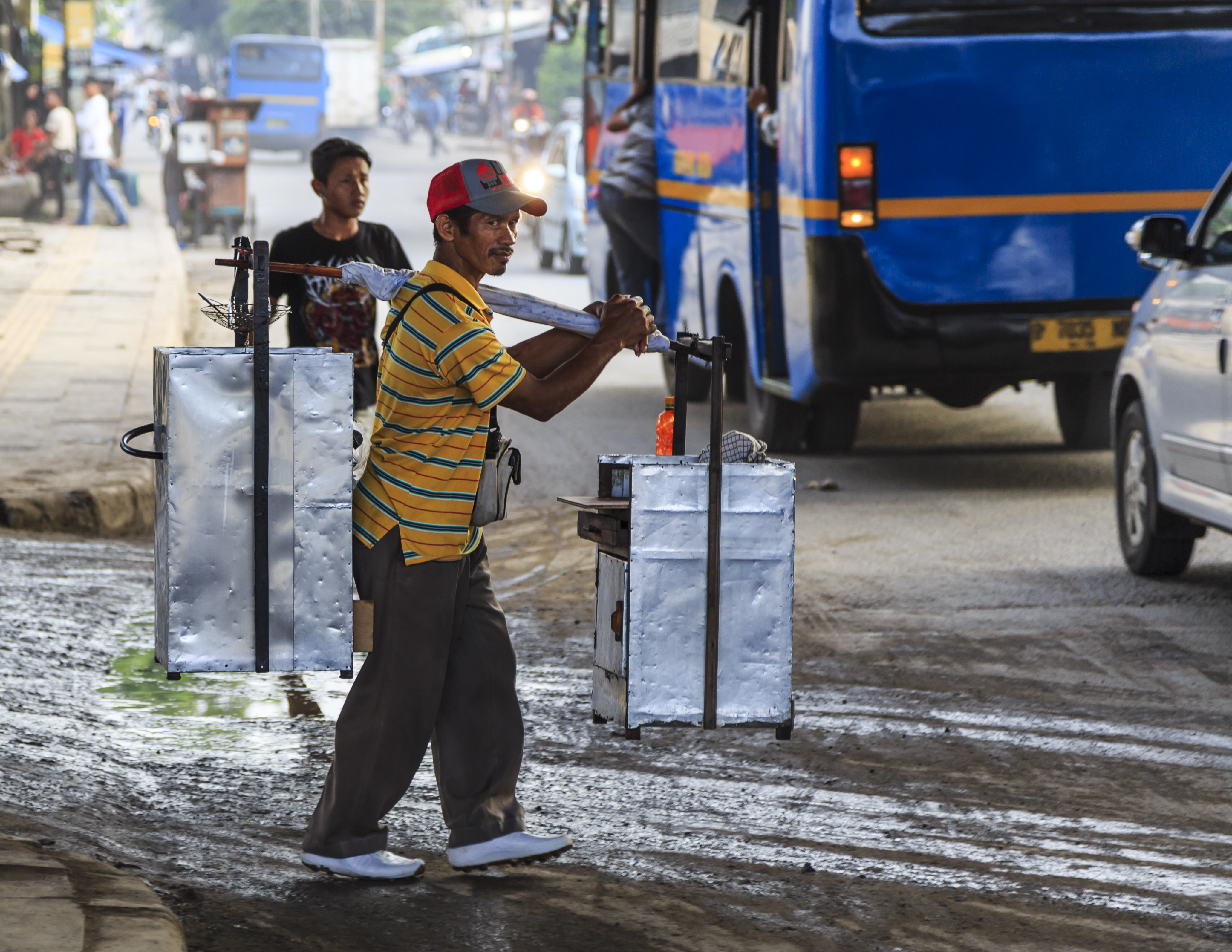 Jakarta Indonesia Hawkers-in-Kota-Jakarta-01