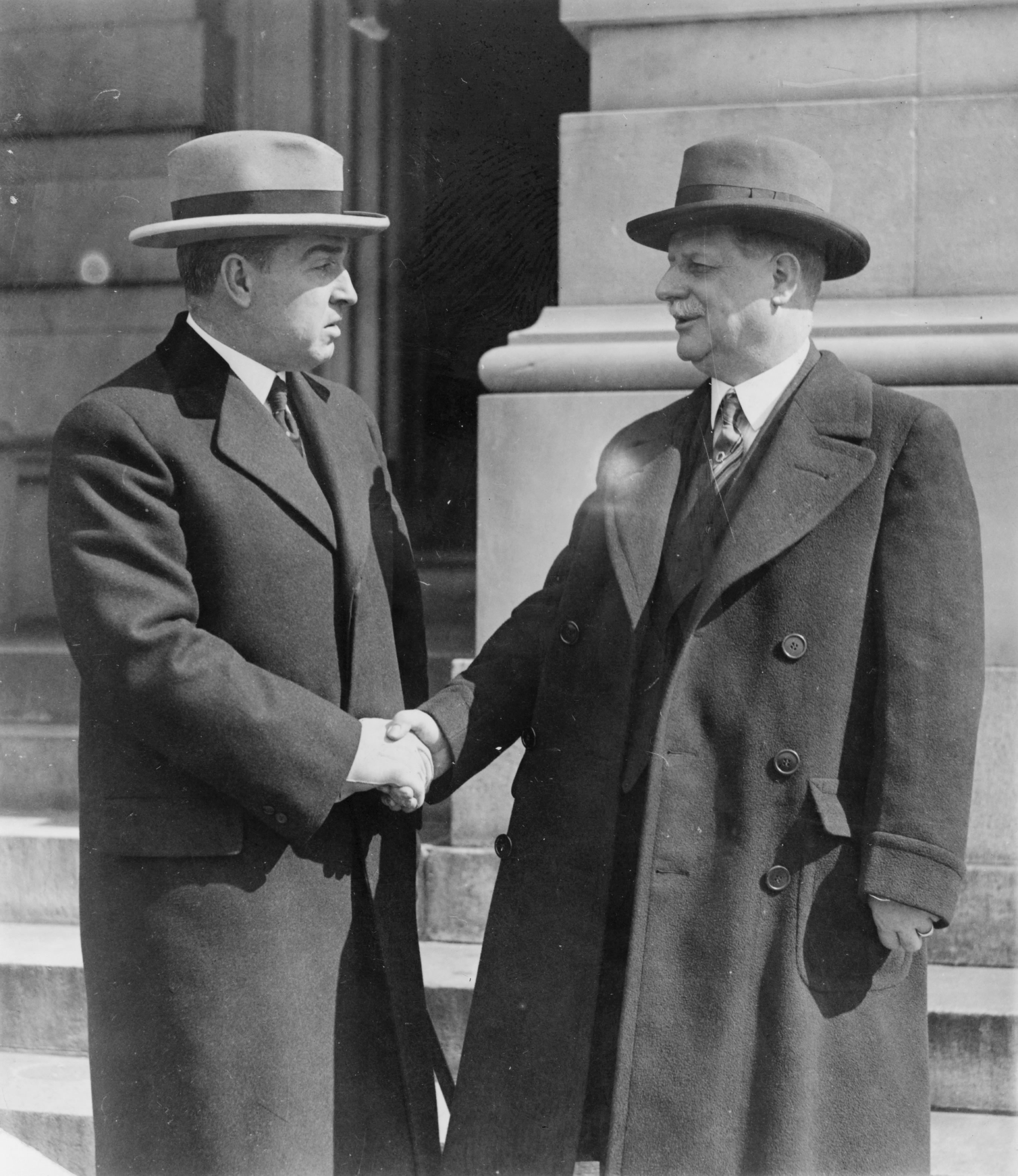 John Hill and John Linthicum shaking hands