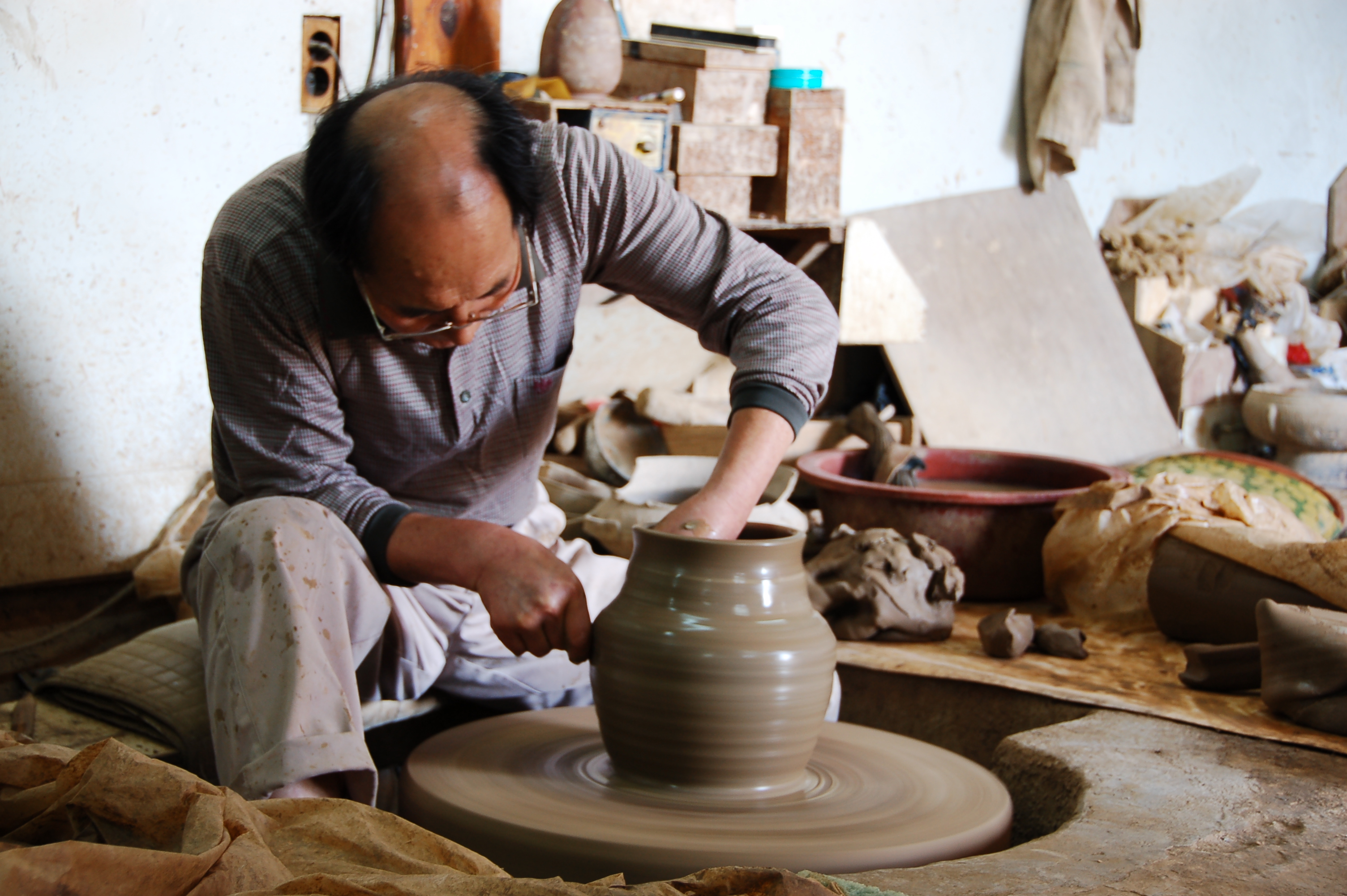 Korea-Gyeongju-Potter-03