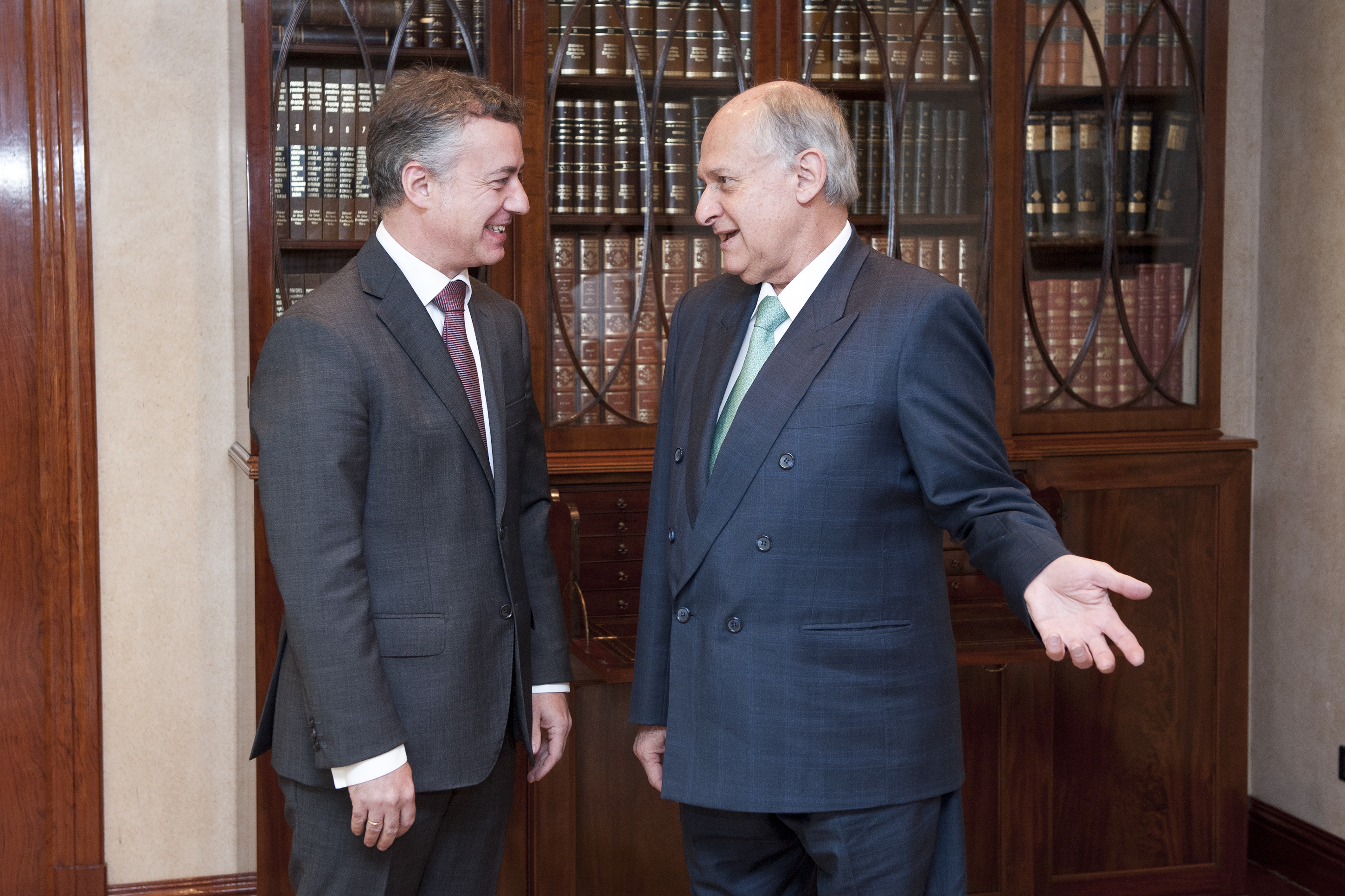 Lehendakaria Manuel Patarroyo zientzialari kolonbiarrarekin elkartu da