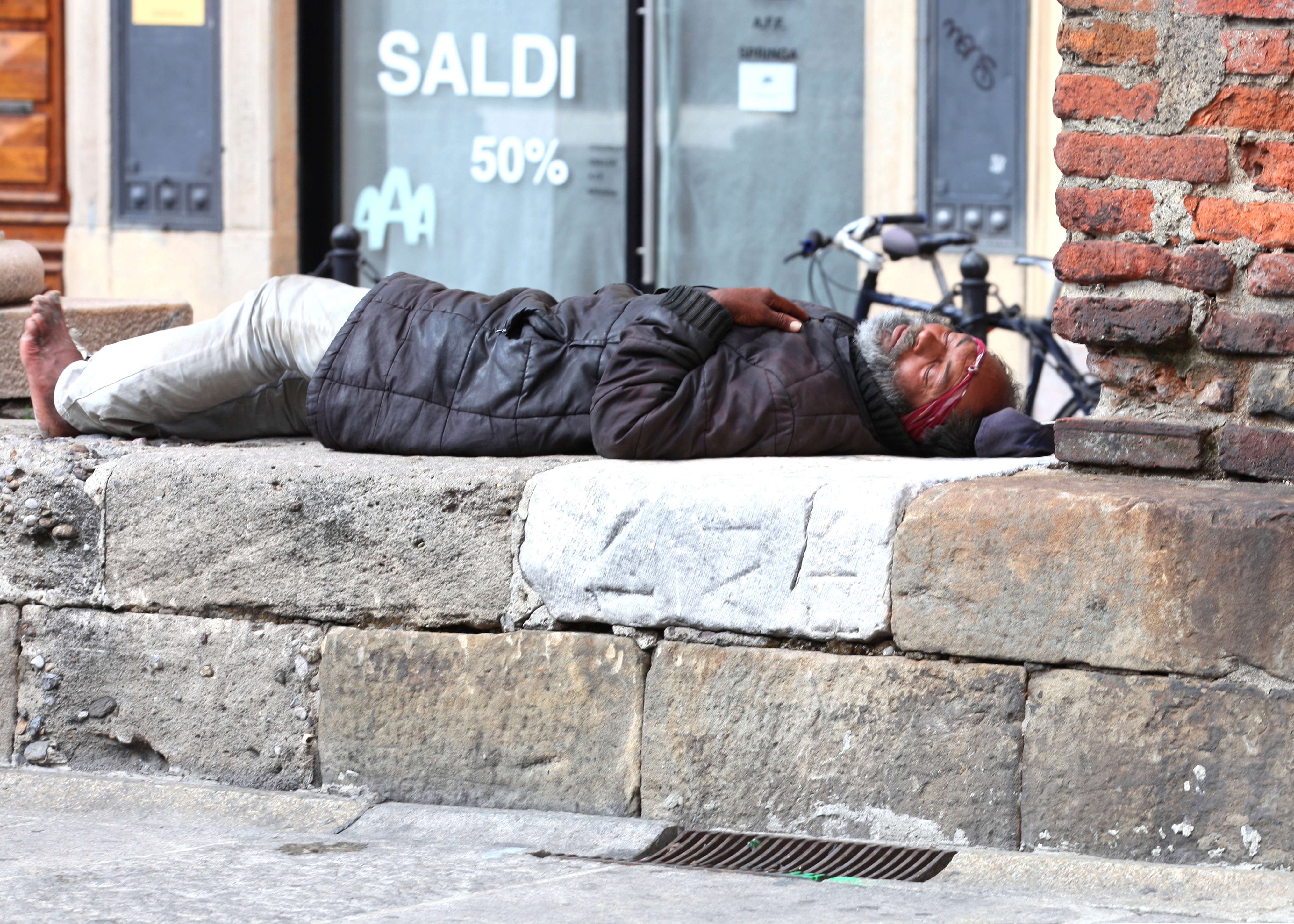a man lying outside in Milan, Italy, European Union, August 2013, picture 14