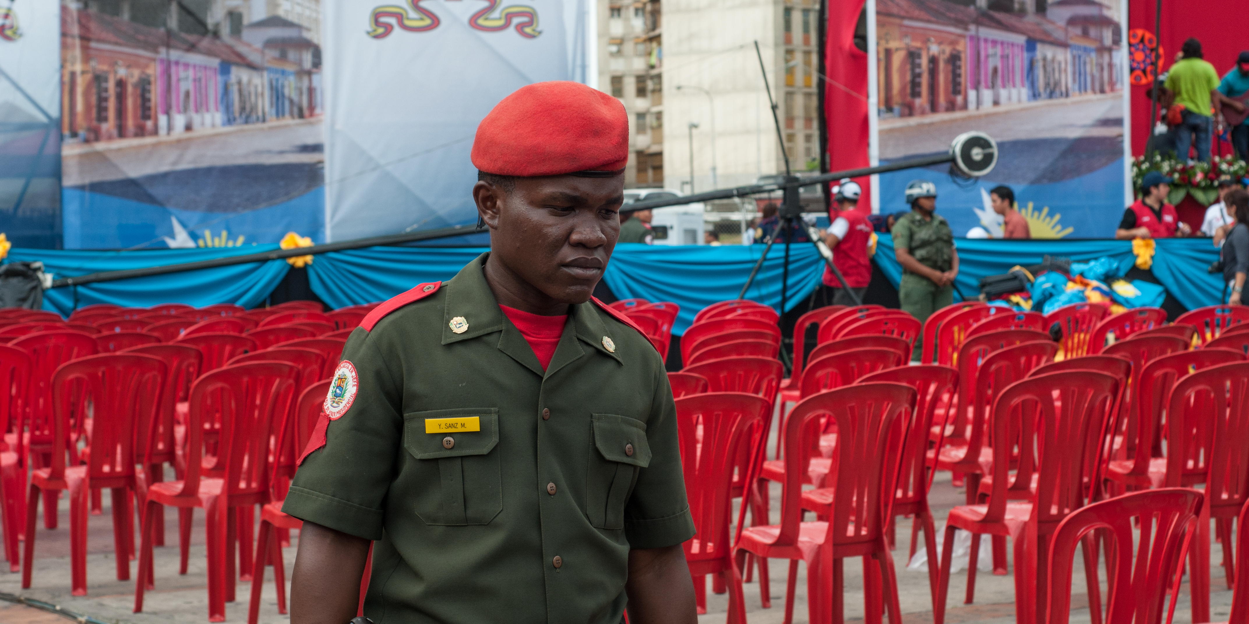 Militar formando el cordón de seguridad