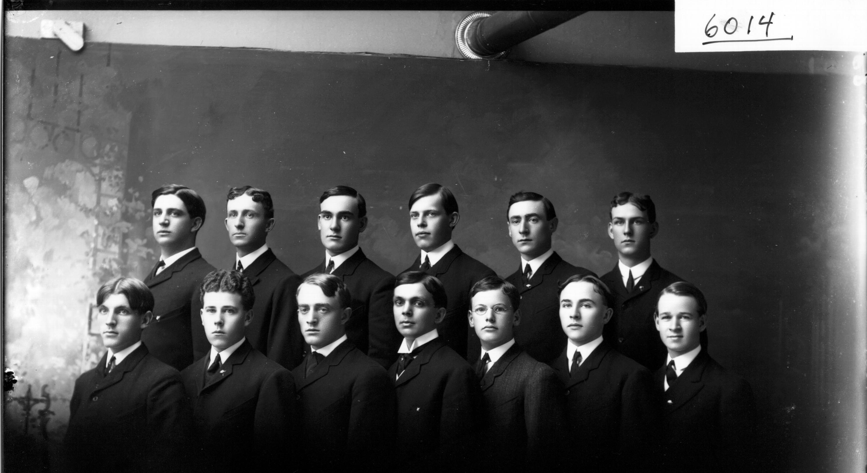 Phi Delta Theta group portrait 1904 (3200477416)