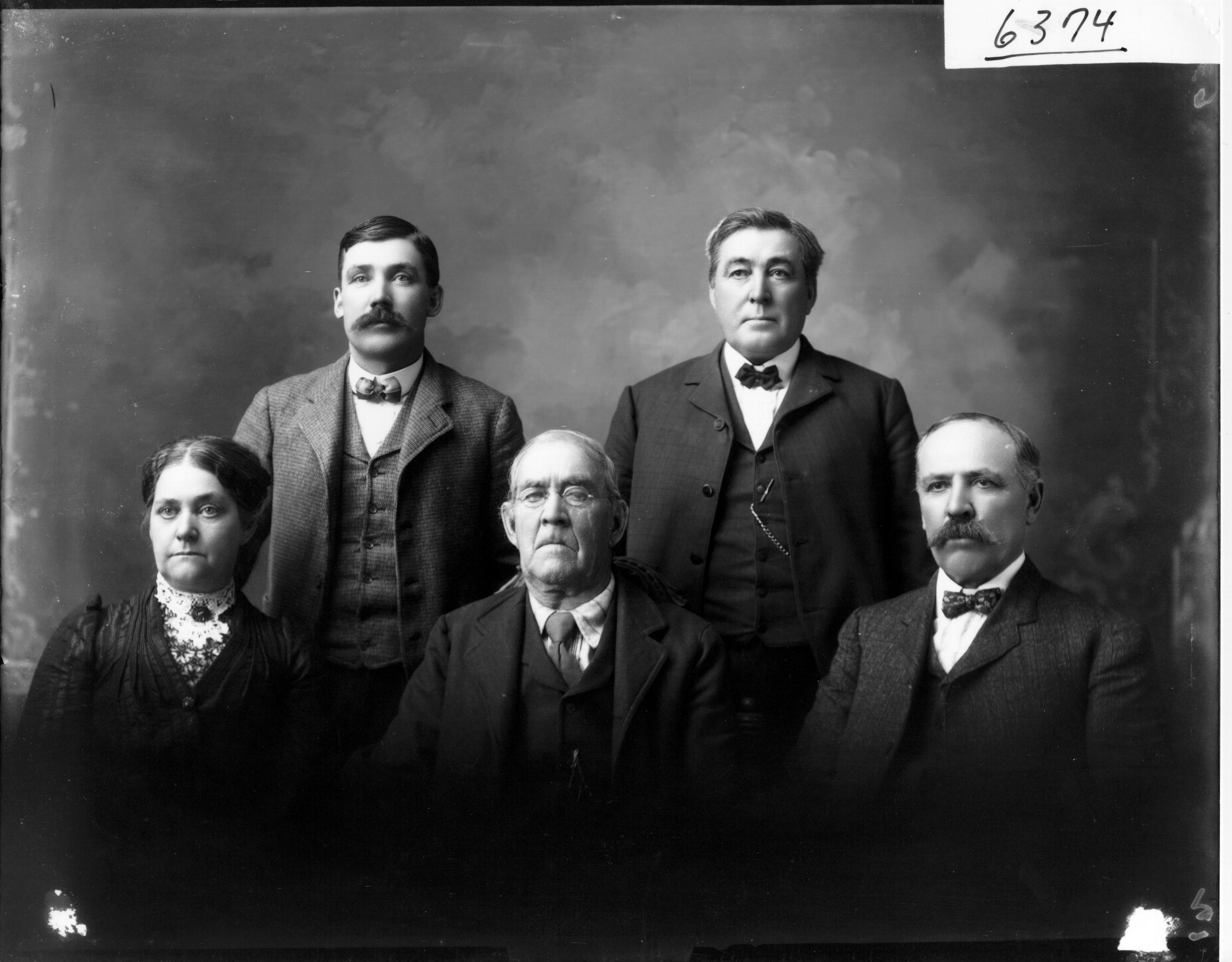 Portrait photograph of Mrs. L. J. Vanness and family members 1905 (3194707613)